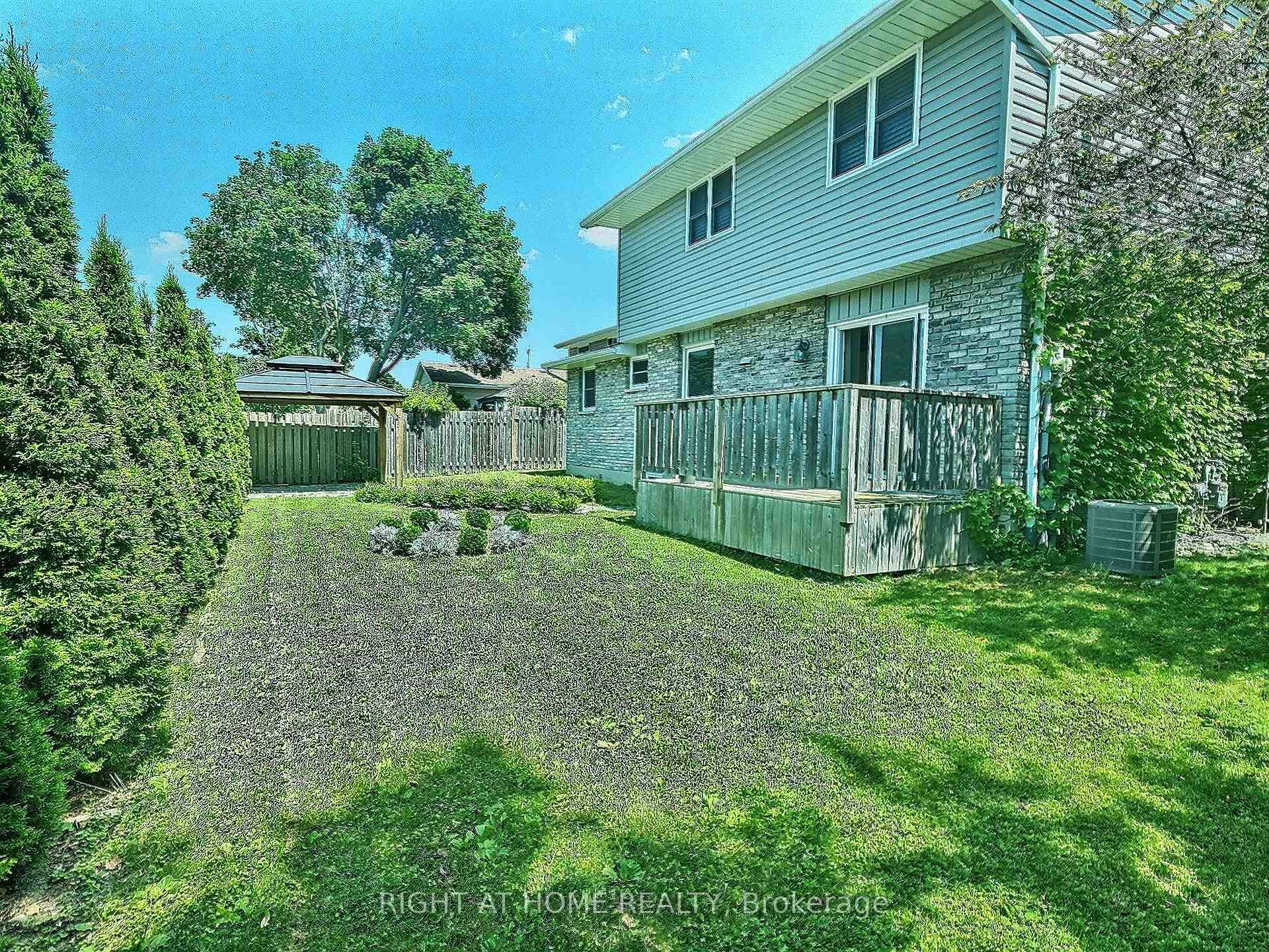 82 Glengarry Crescent photo 11