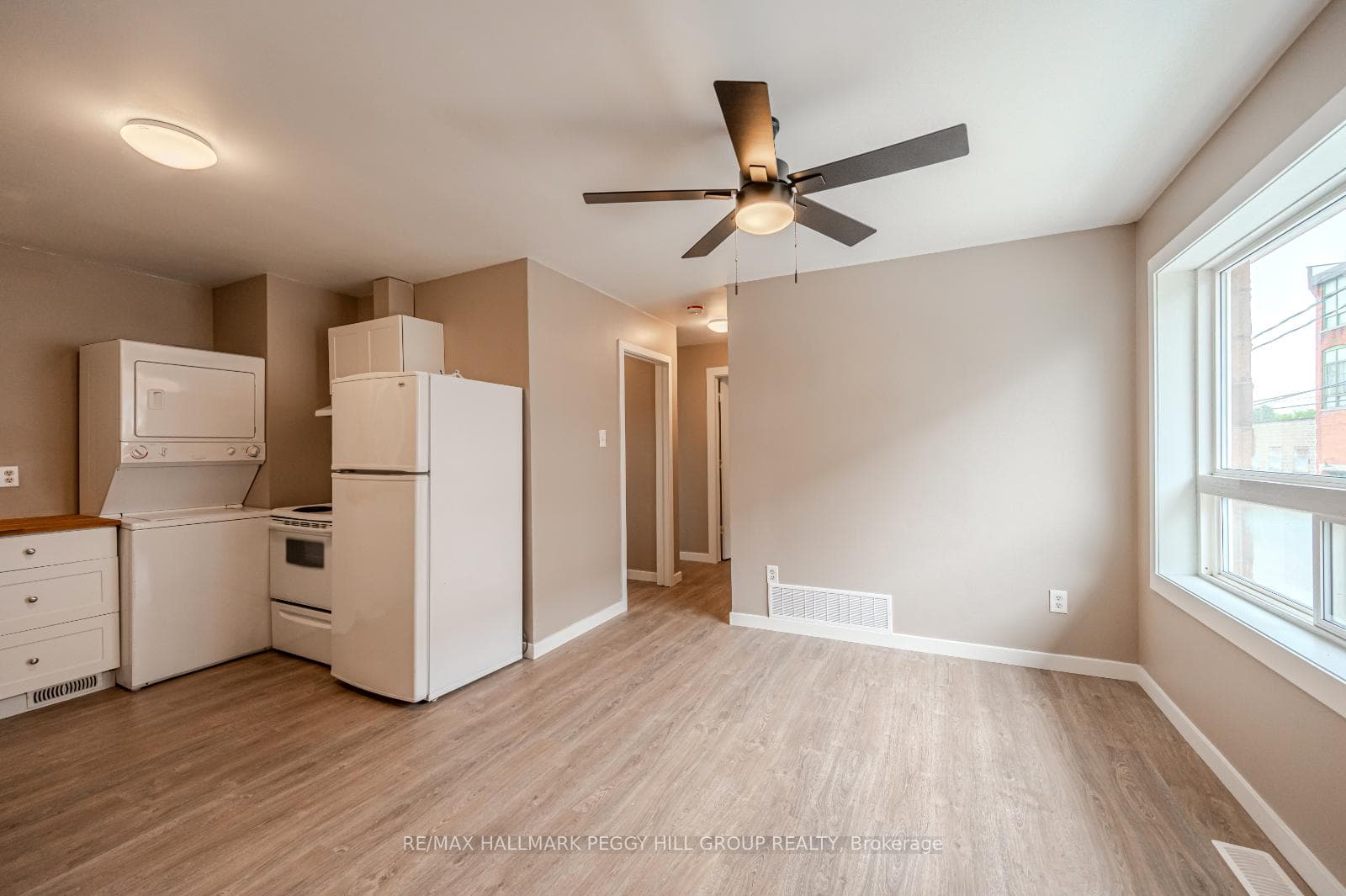 88 Wyandotte Street Unit Upper photo 3