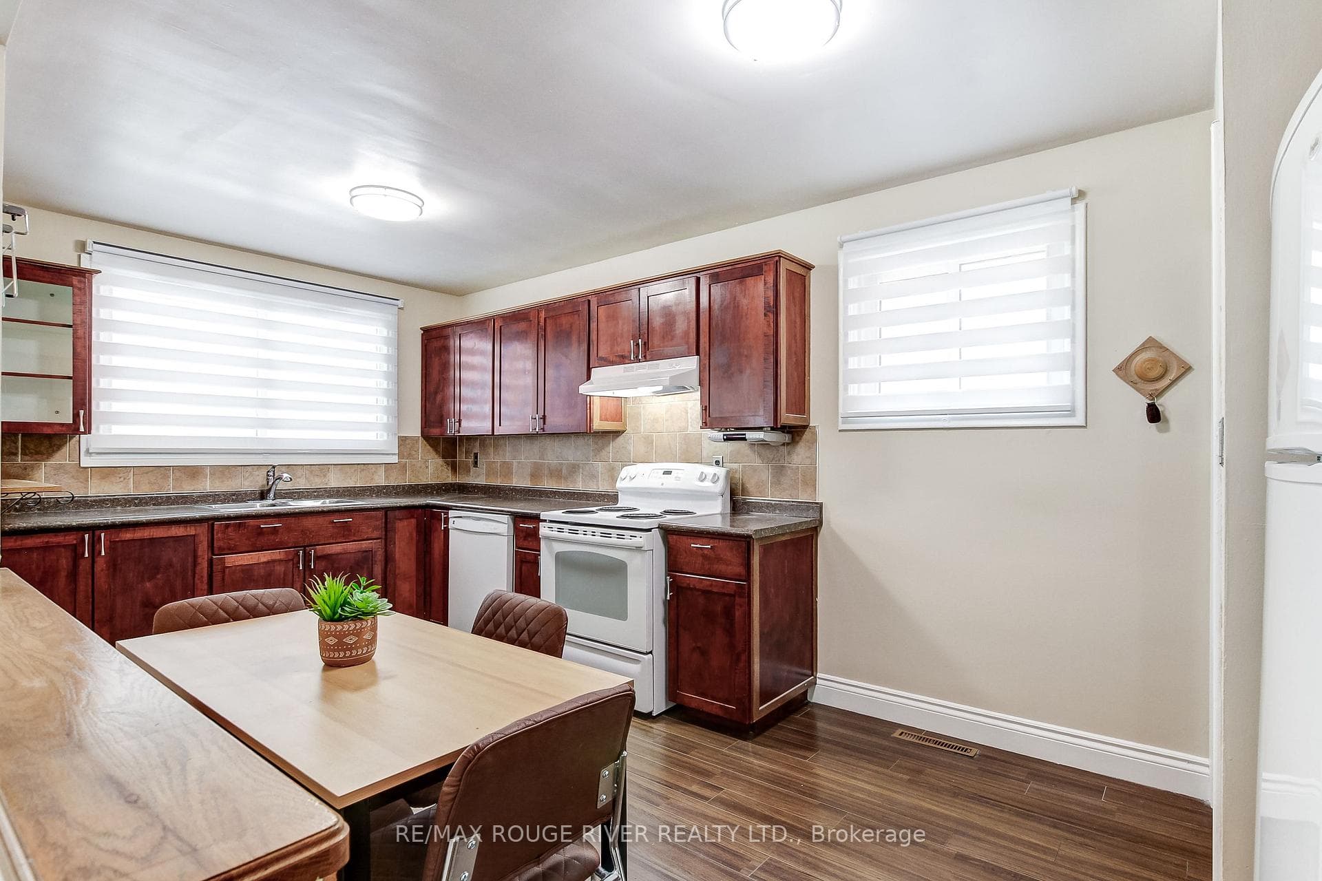 144 Elizabeth Street photo 11