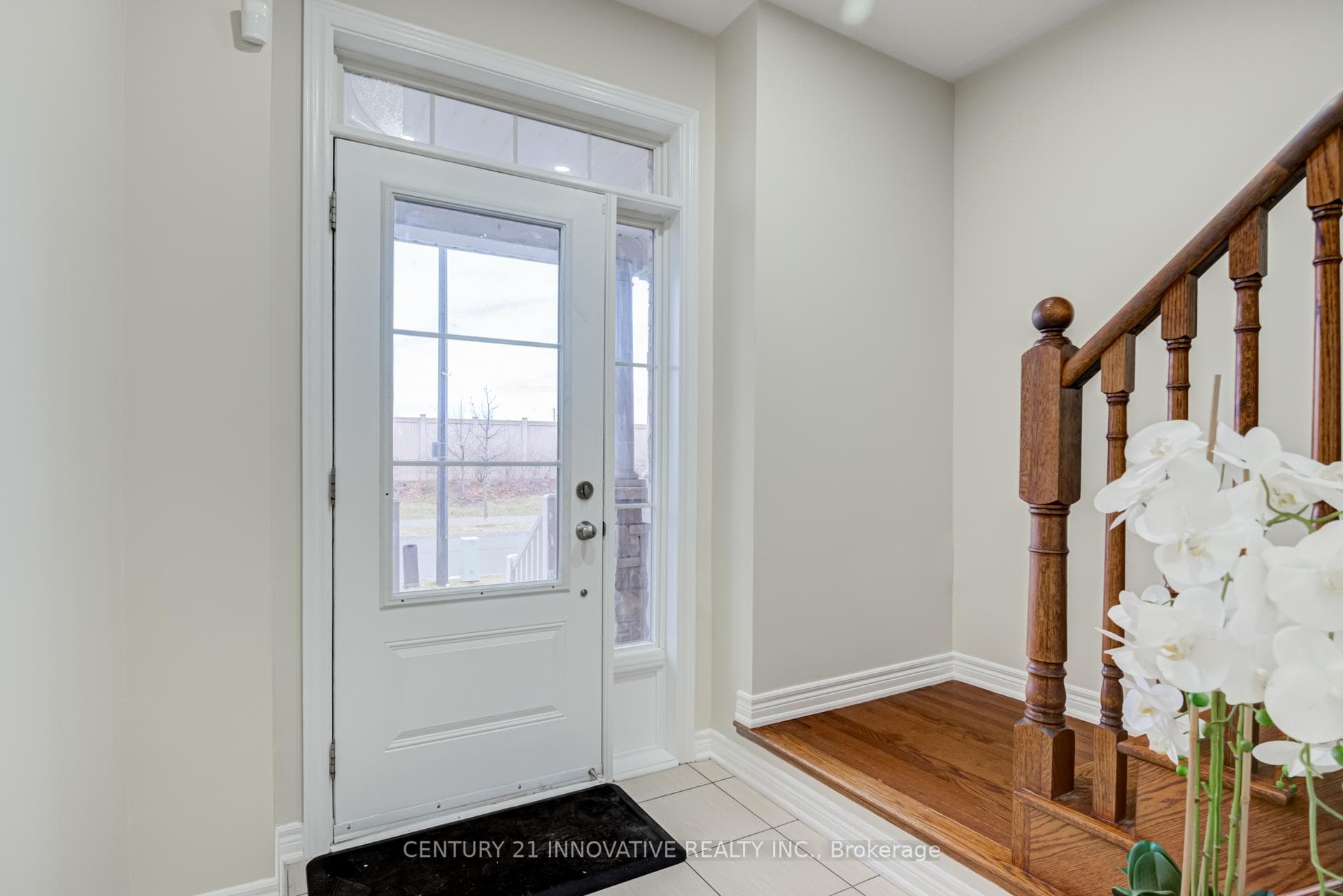875 Transom Crescent photo 3