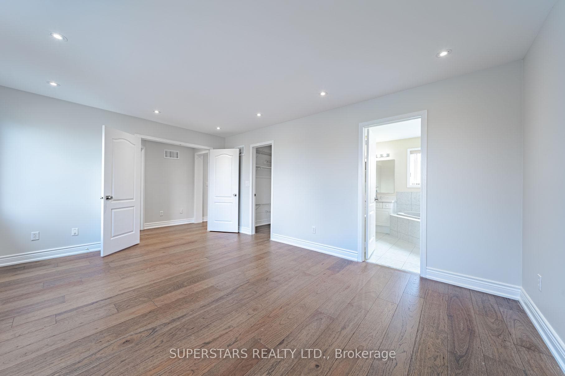 45 Tower Bridge Crescent photo 24