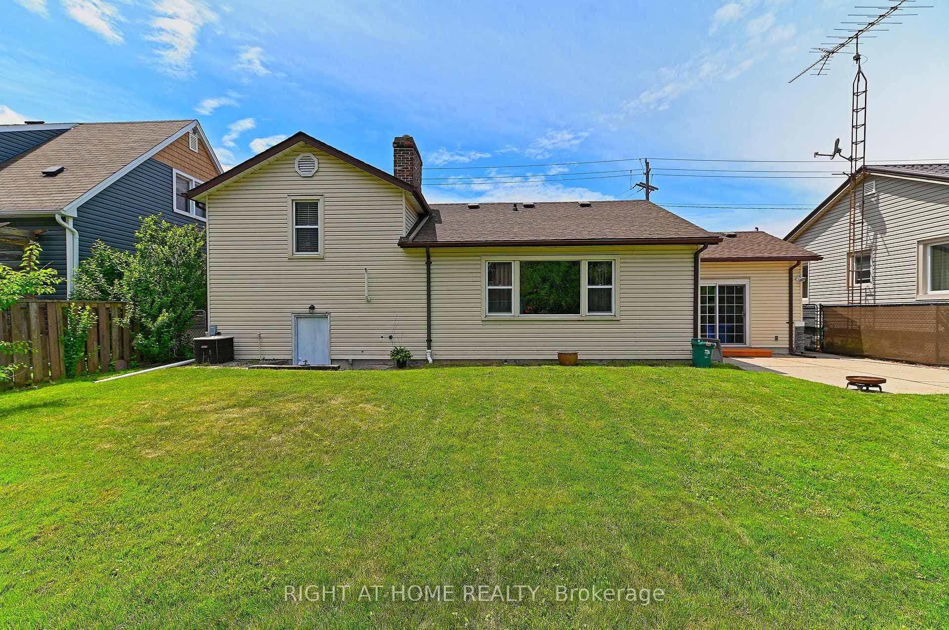 446 Geneva Street photo 41