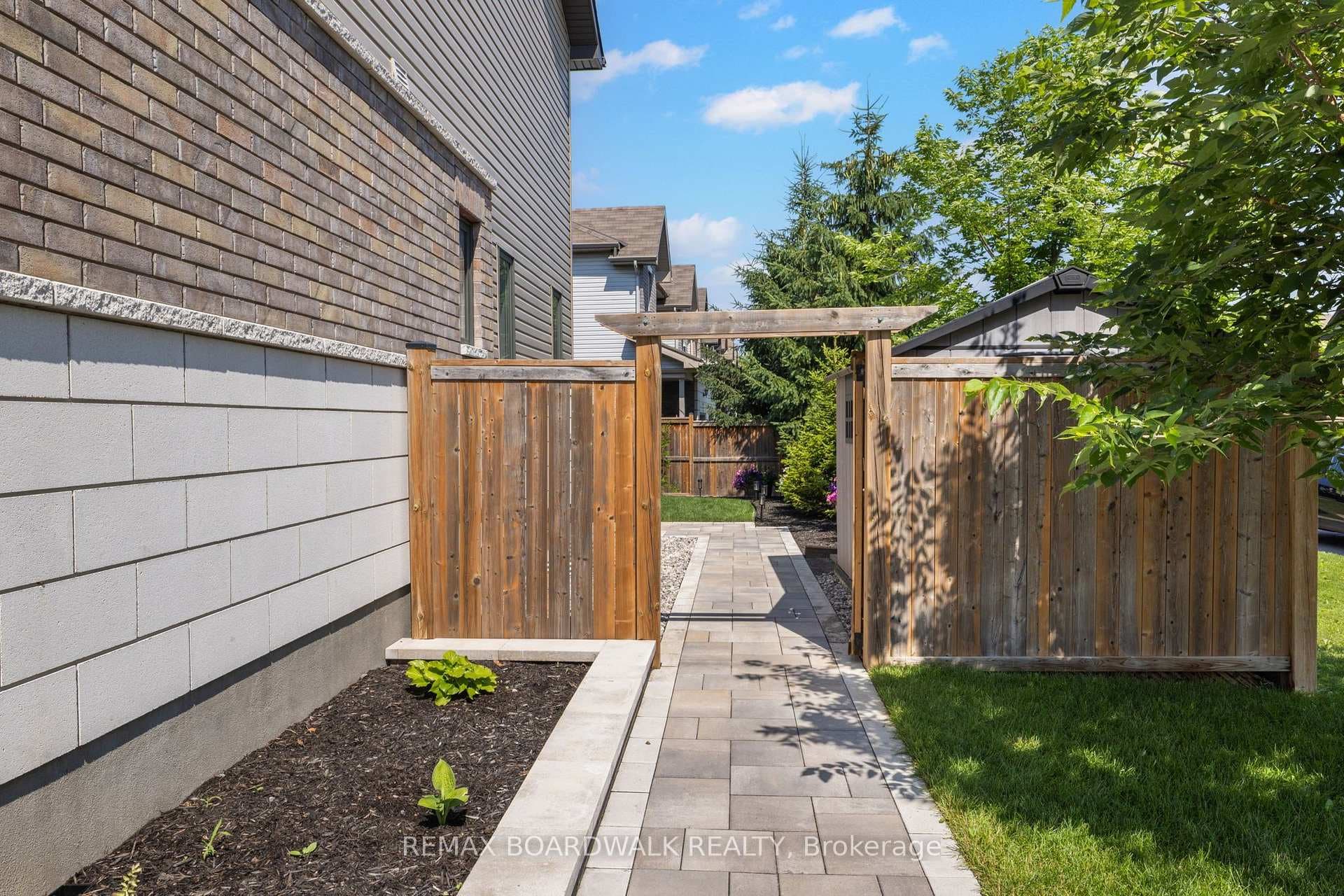 112 Francis Street photo 35