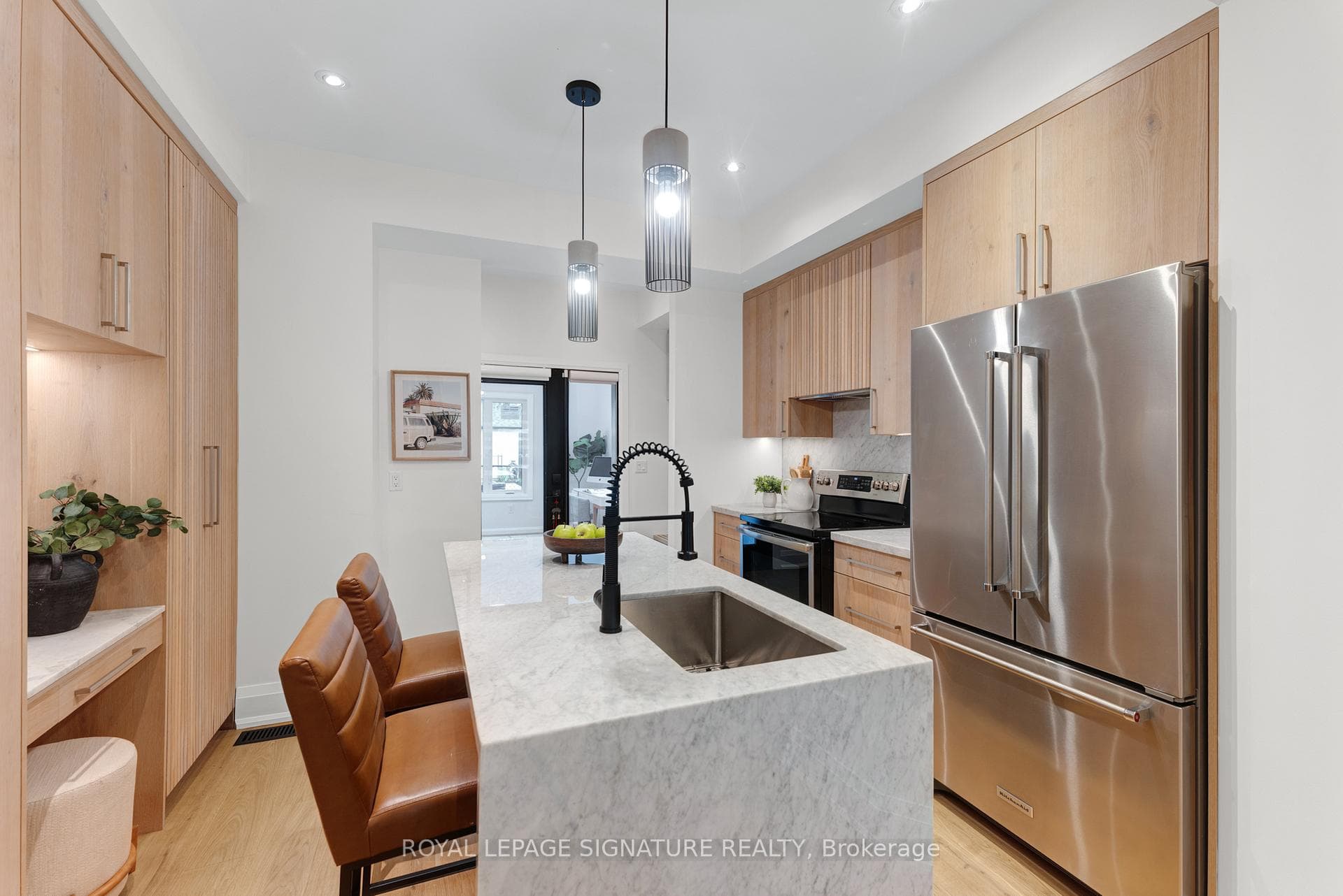 16 Essex Street photo 11