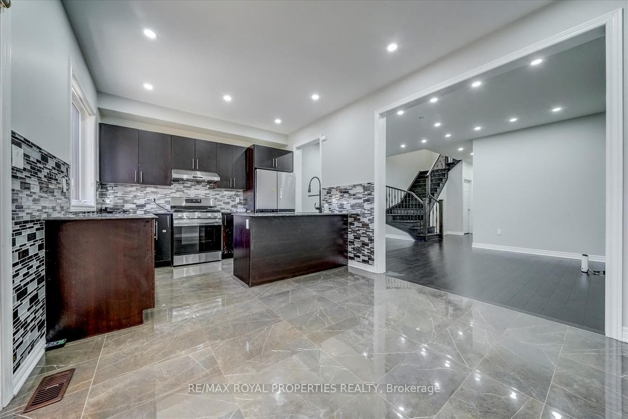 29 Titan Trail Unit Main photo 11