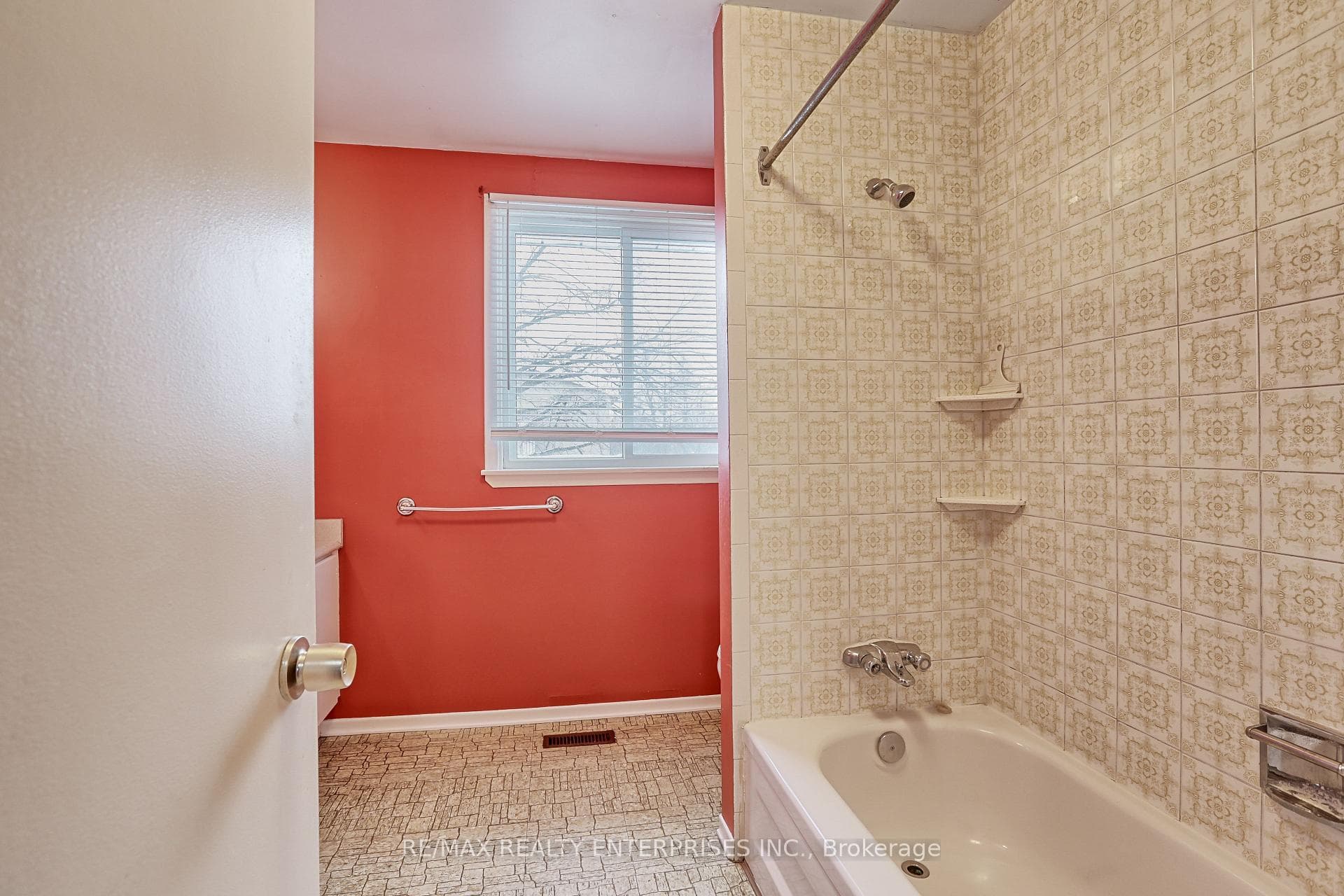 13 Carisbrooke Court photo 12