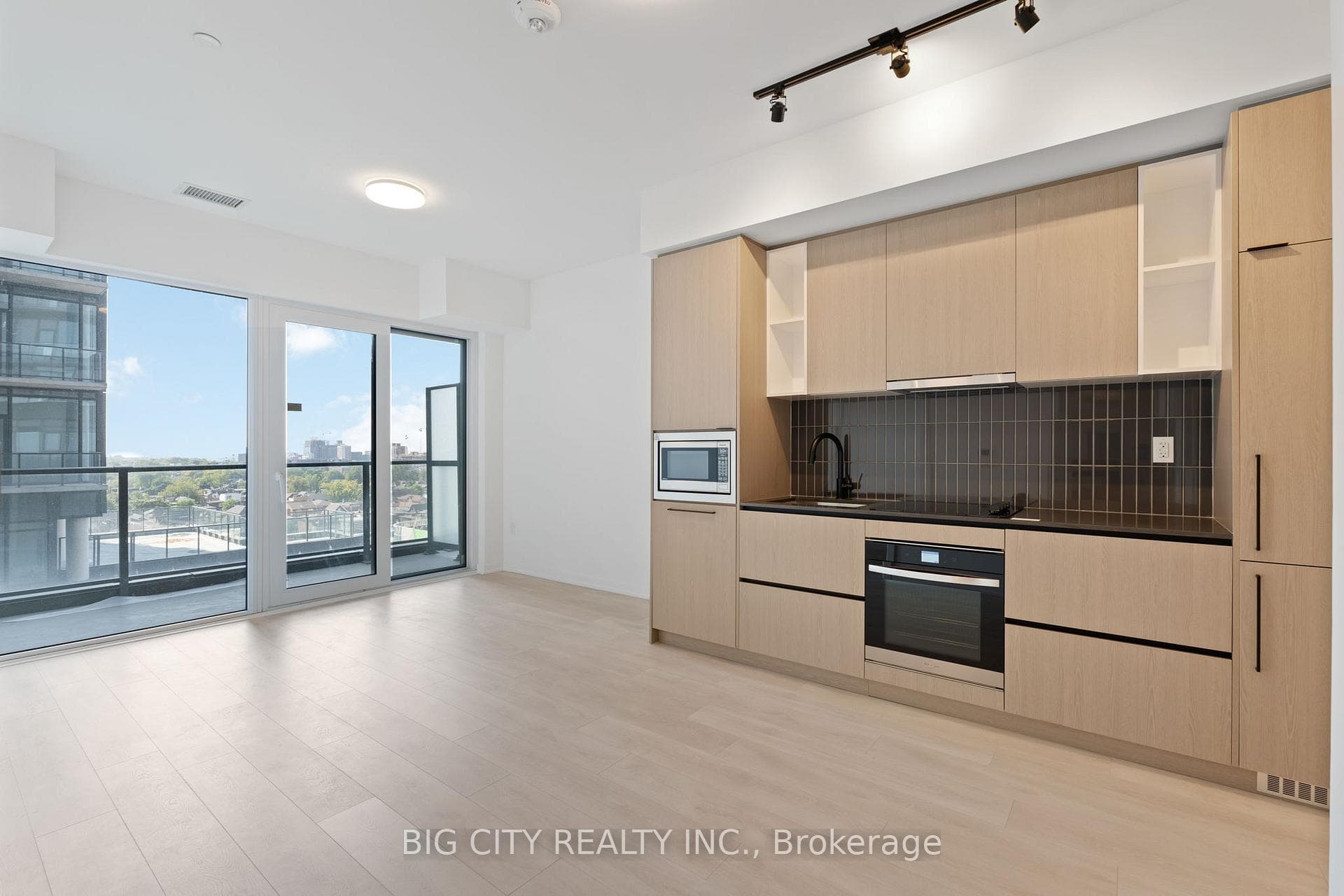 1285 Dupont Street Unit 810 photo 1