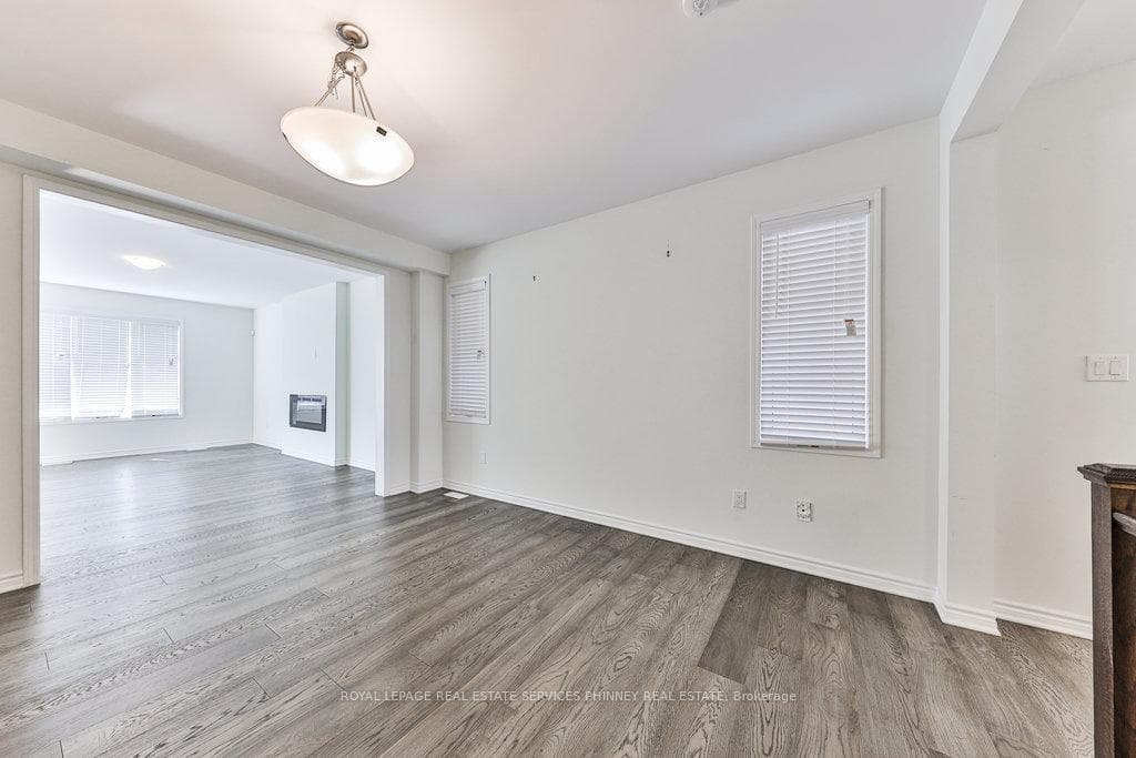 1396 Sycamore Gardens photo 5