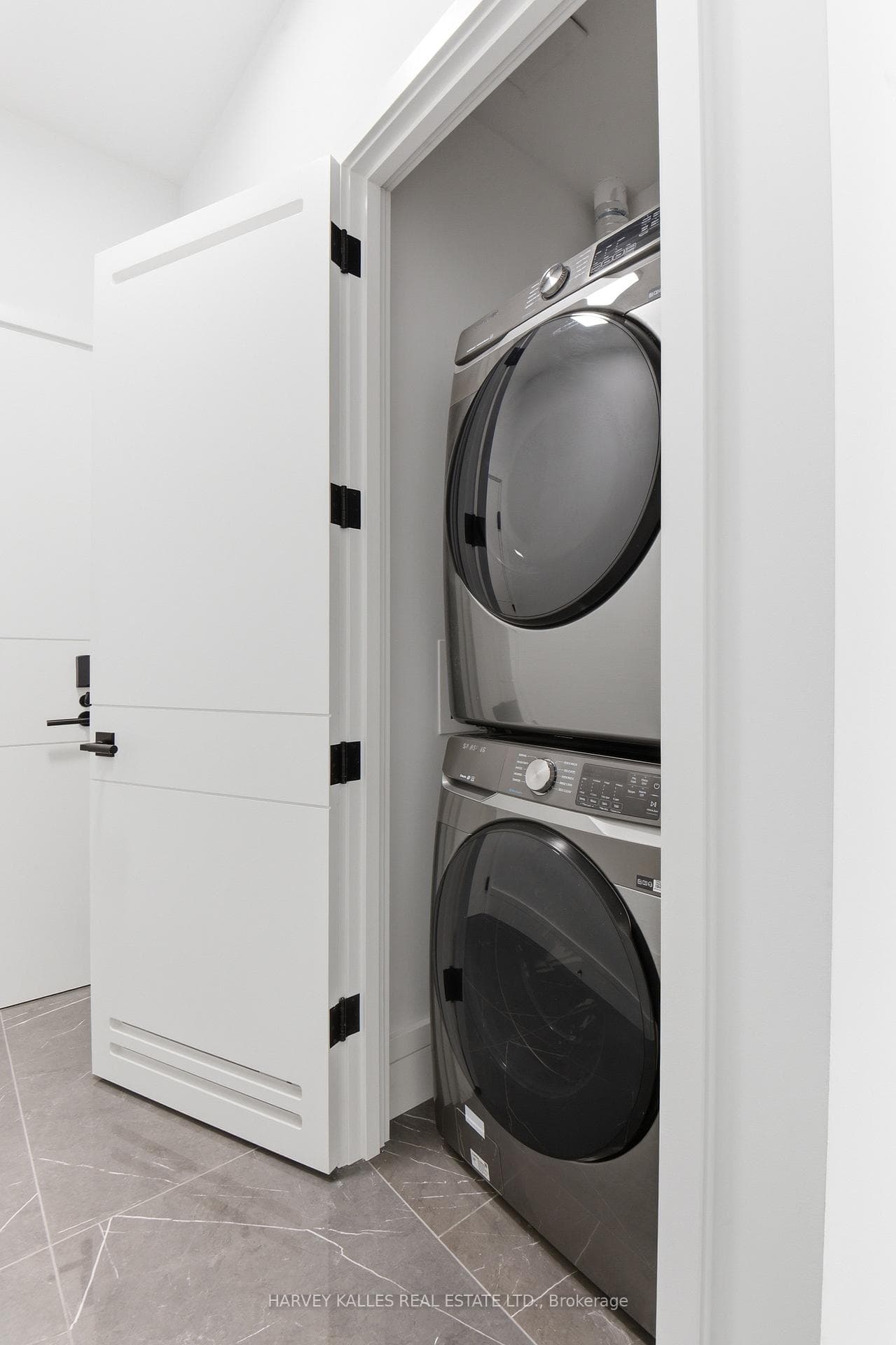 215 Lonsdale Road Unit 1602 photo 25