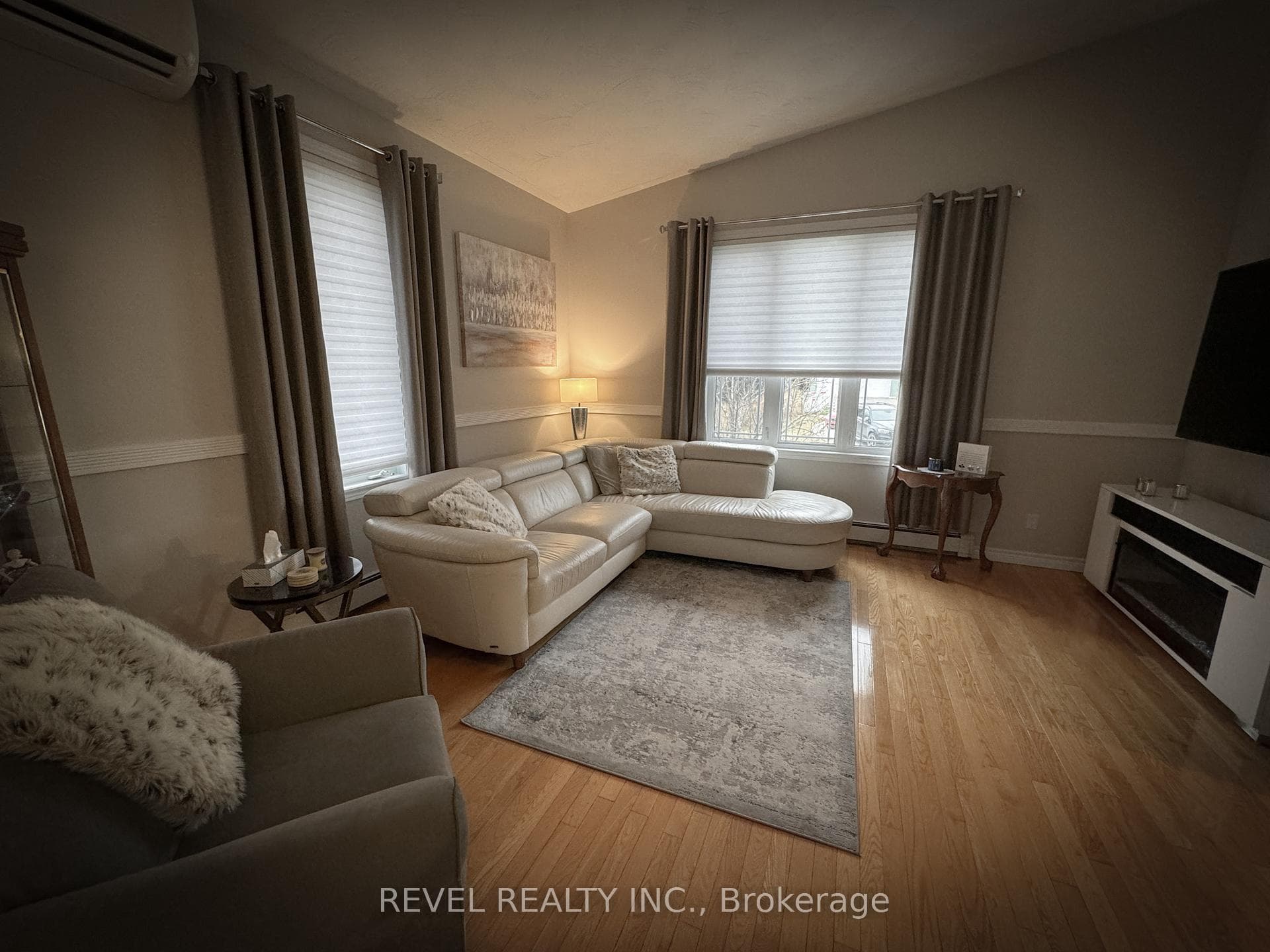 79 Meadow Lane photo 3
