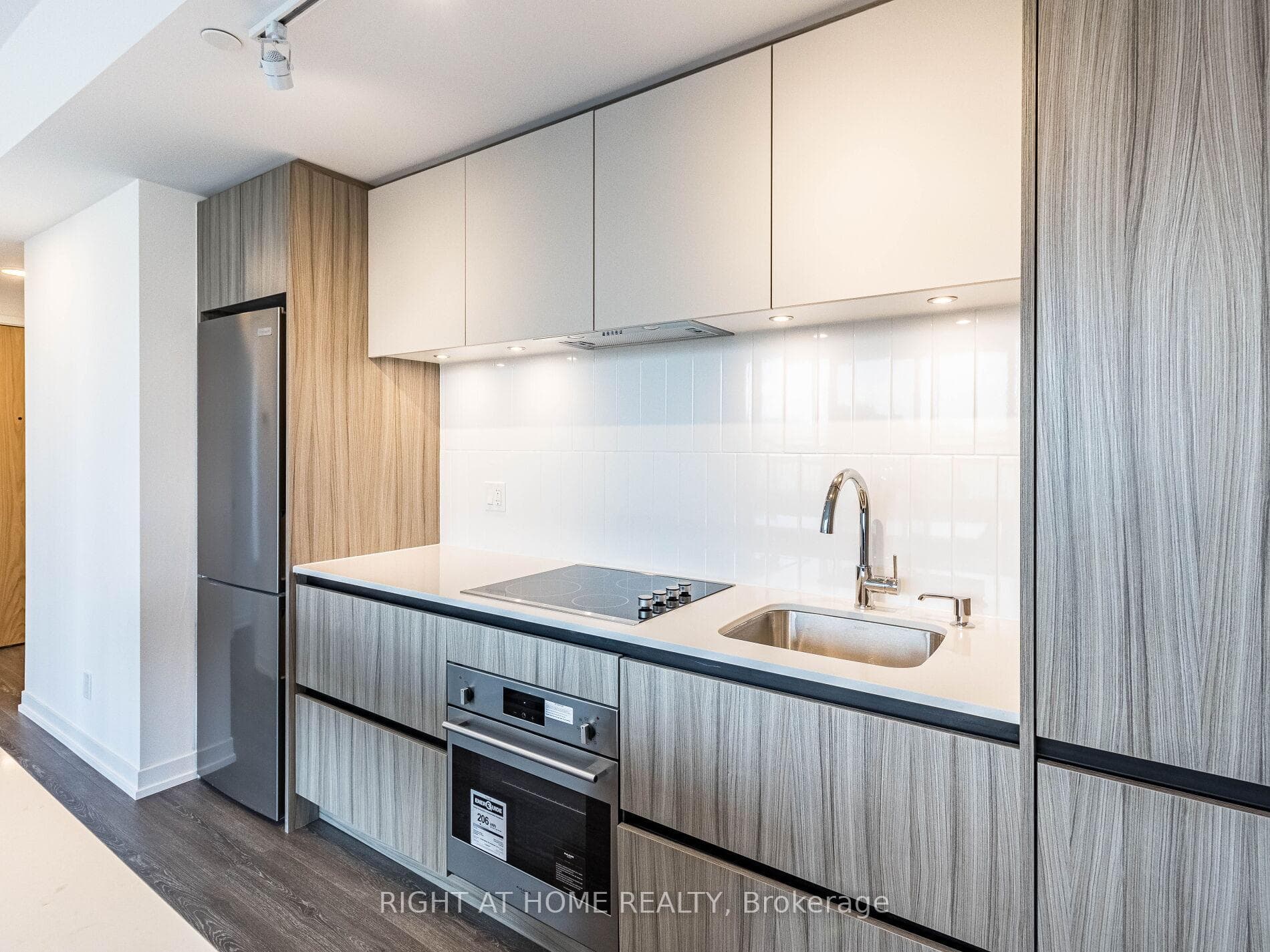 7950 bathurst Street Unit 203 photo 8