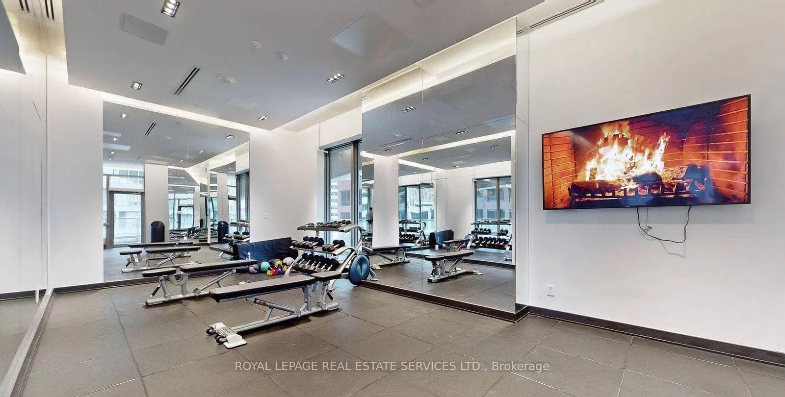 2221 Yonge Street Unit 1911 photo 22