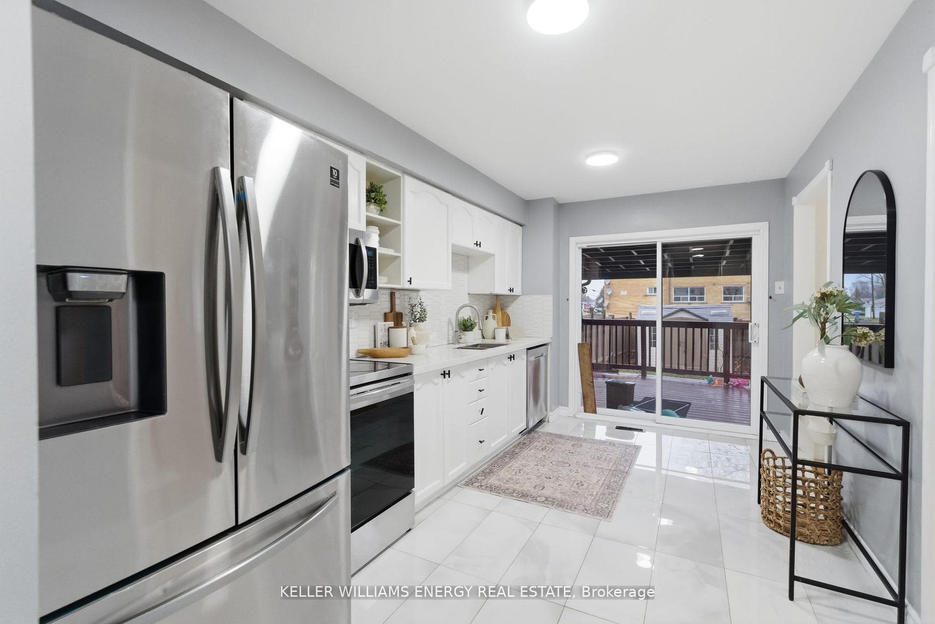 332 Elgin Street photo 5