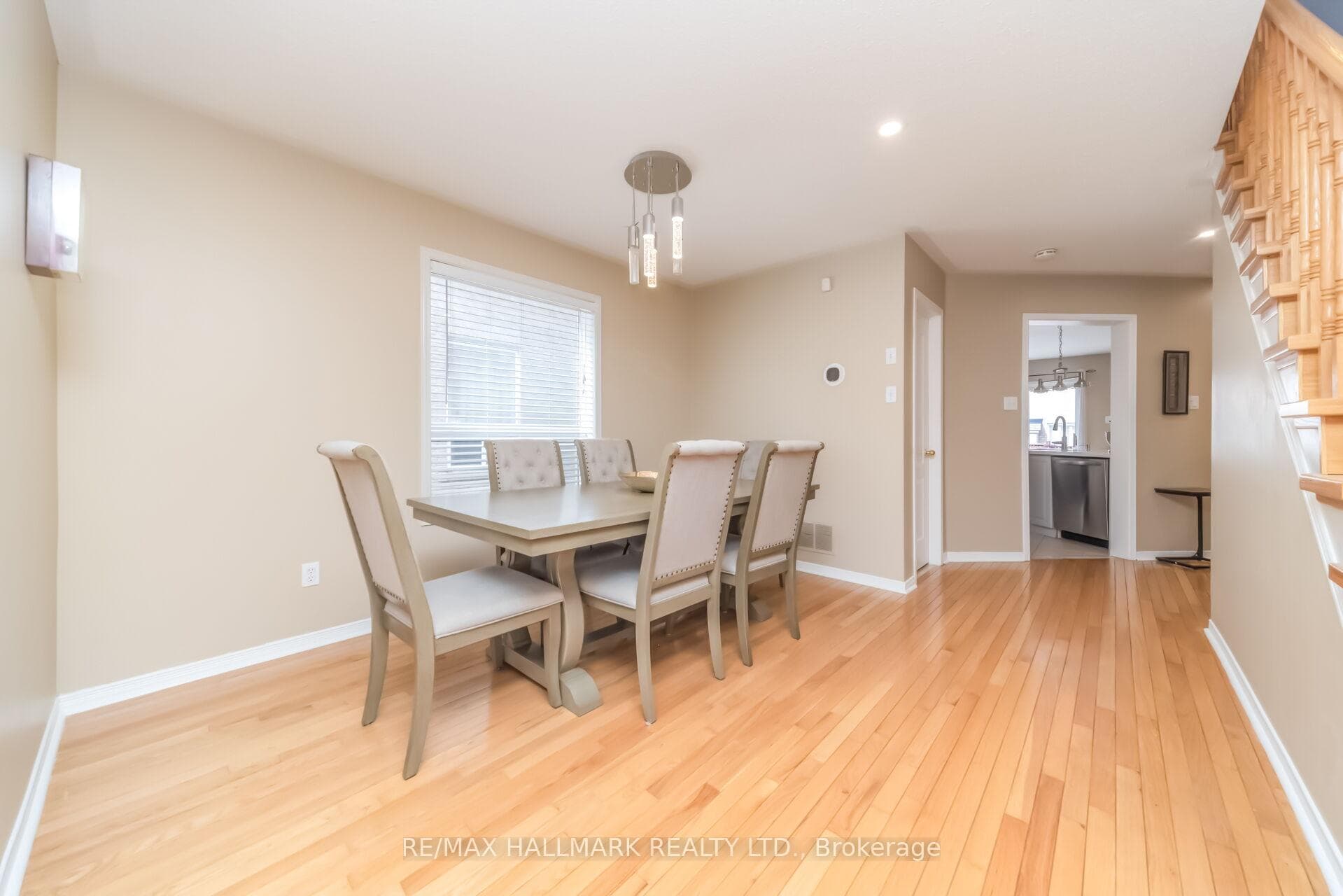5437 Rochelle Way photo 7