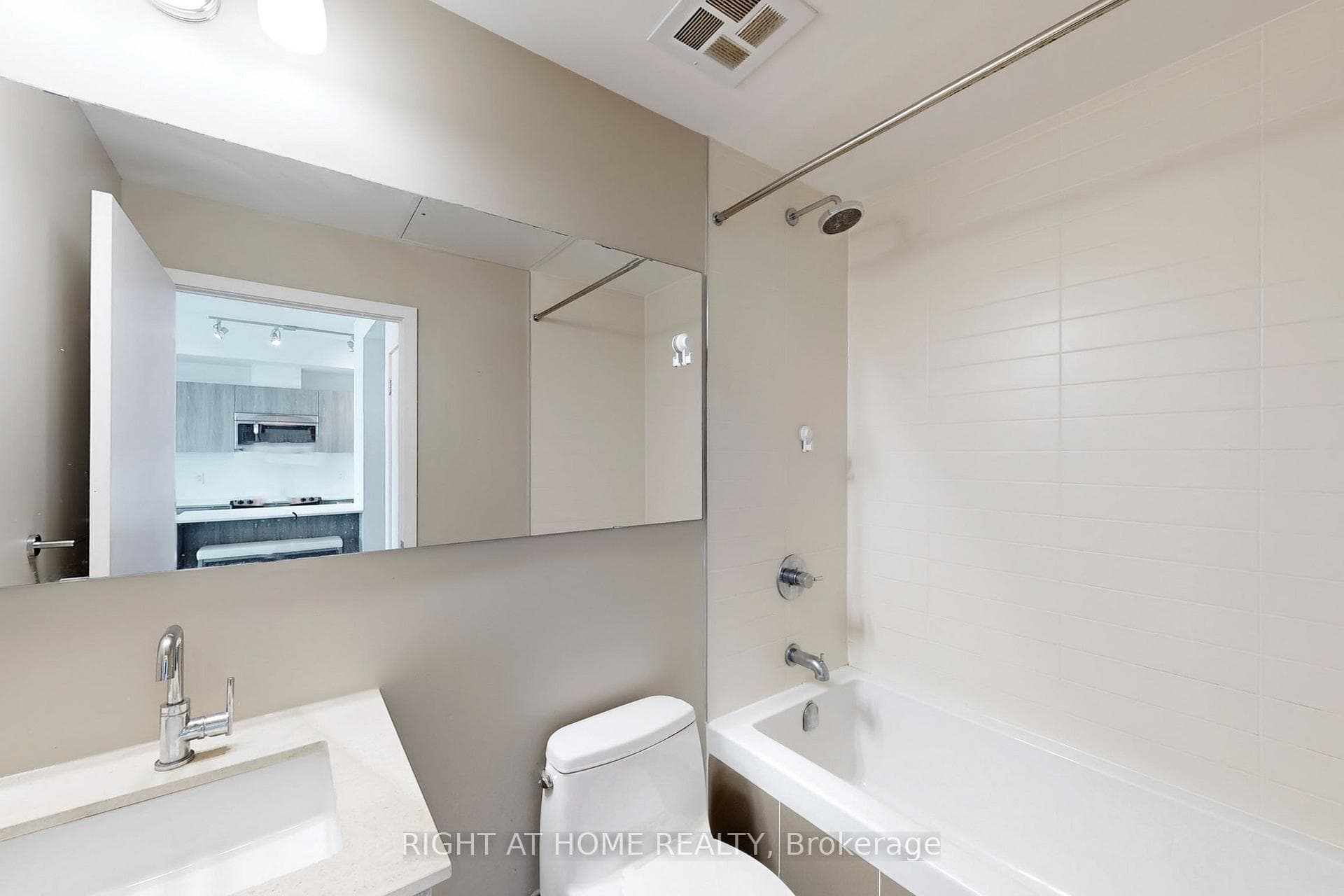 1815 Yonge Street Unit 2207 photo 25