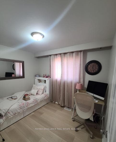 156 Voltarie Crescent Unit Upper photo 8