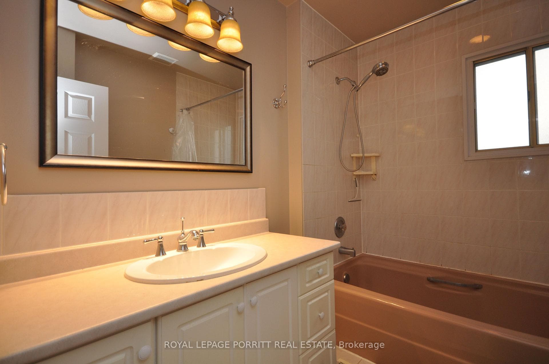 47 Radlett Avenue Unit Main photo 9