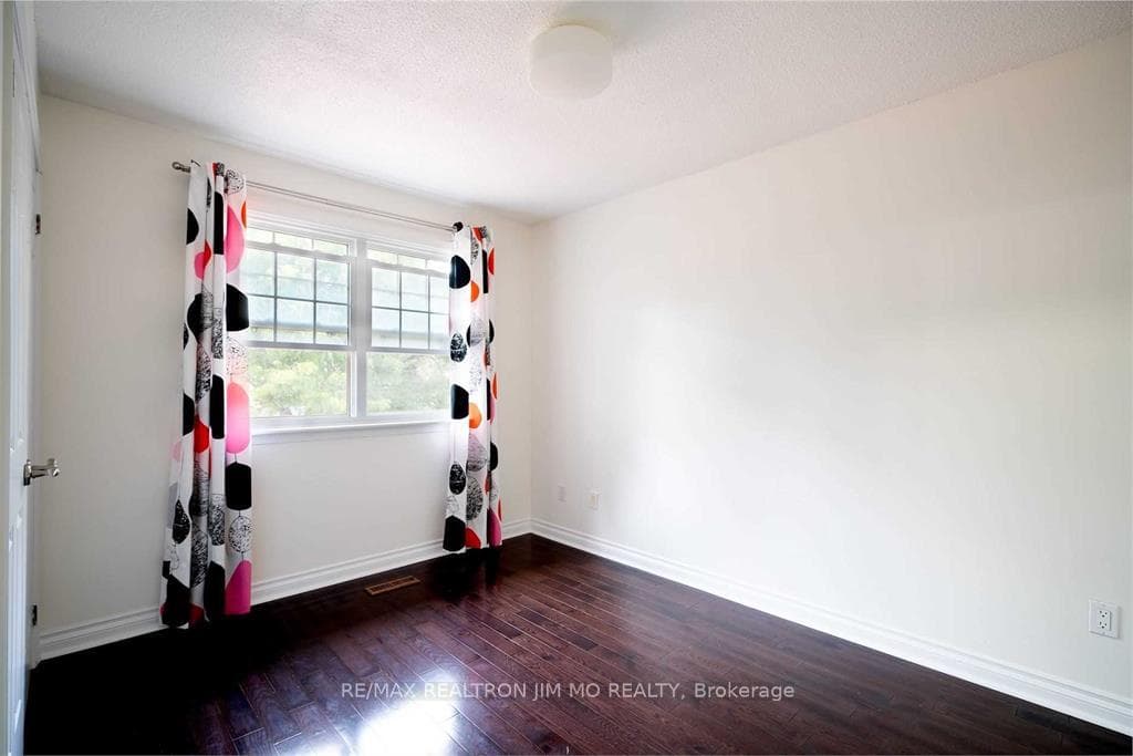 35 Mckay Crescent photo 10