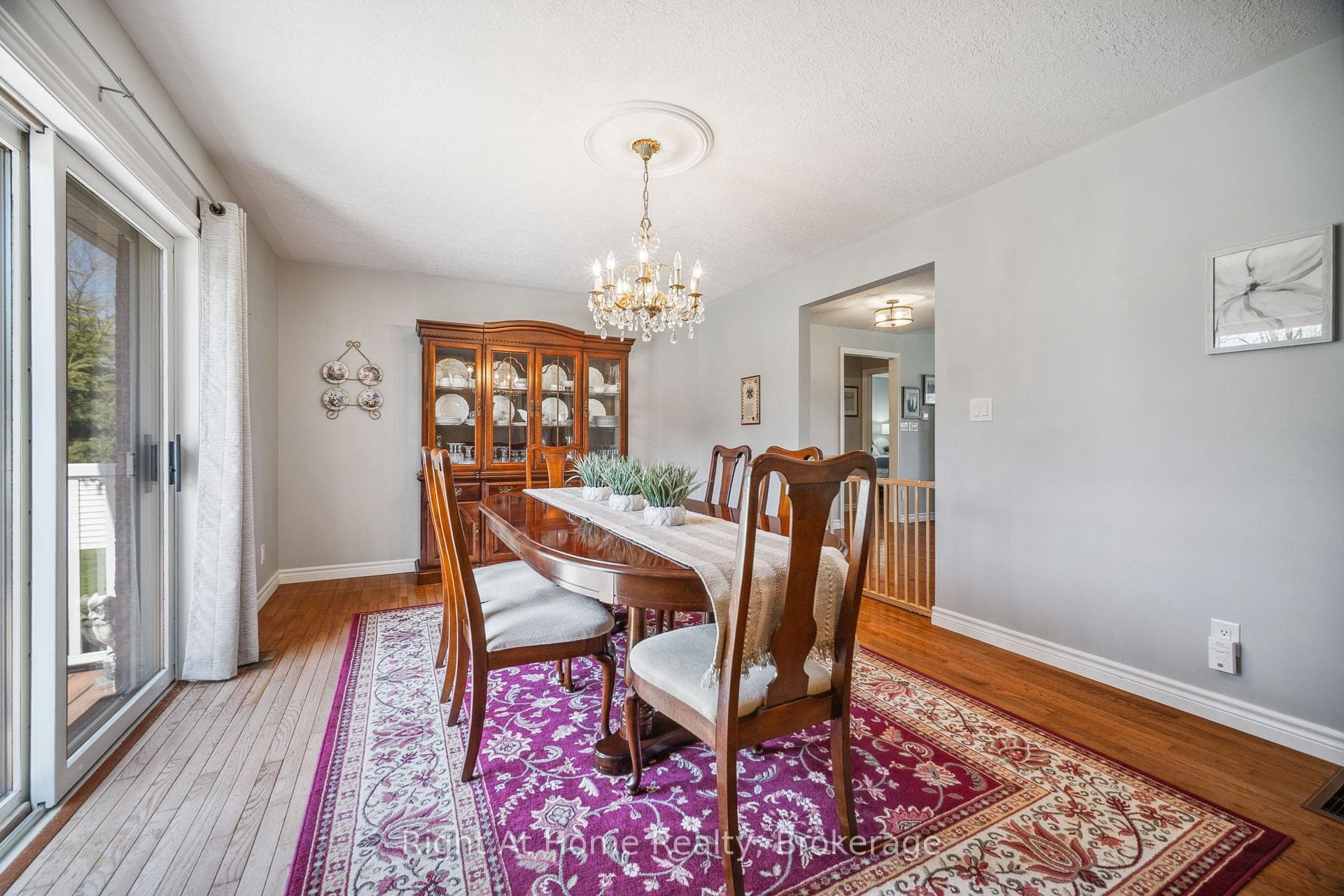 664 Maple Street photo 17