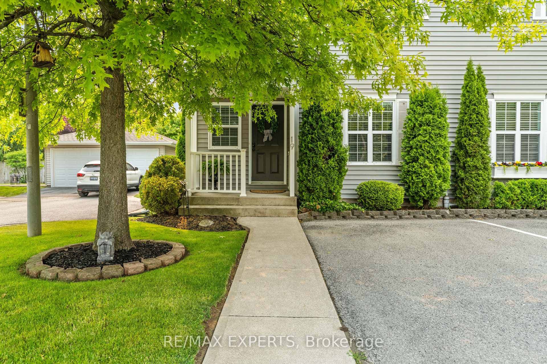 608 Simcoe Street Unit 19 photo 2