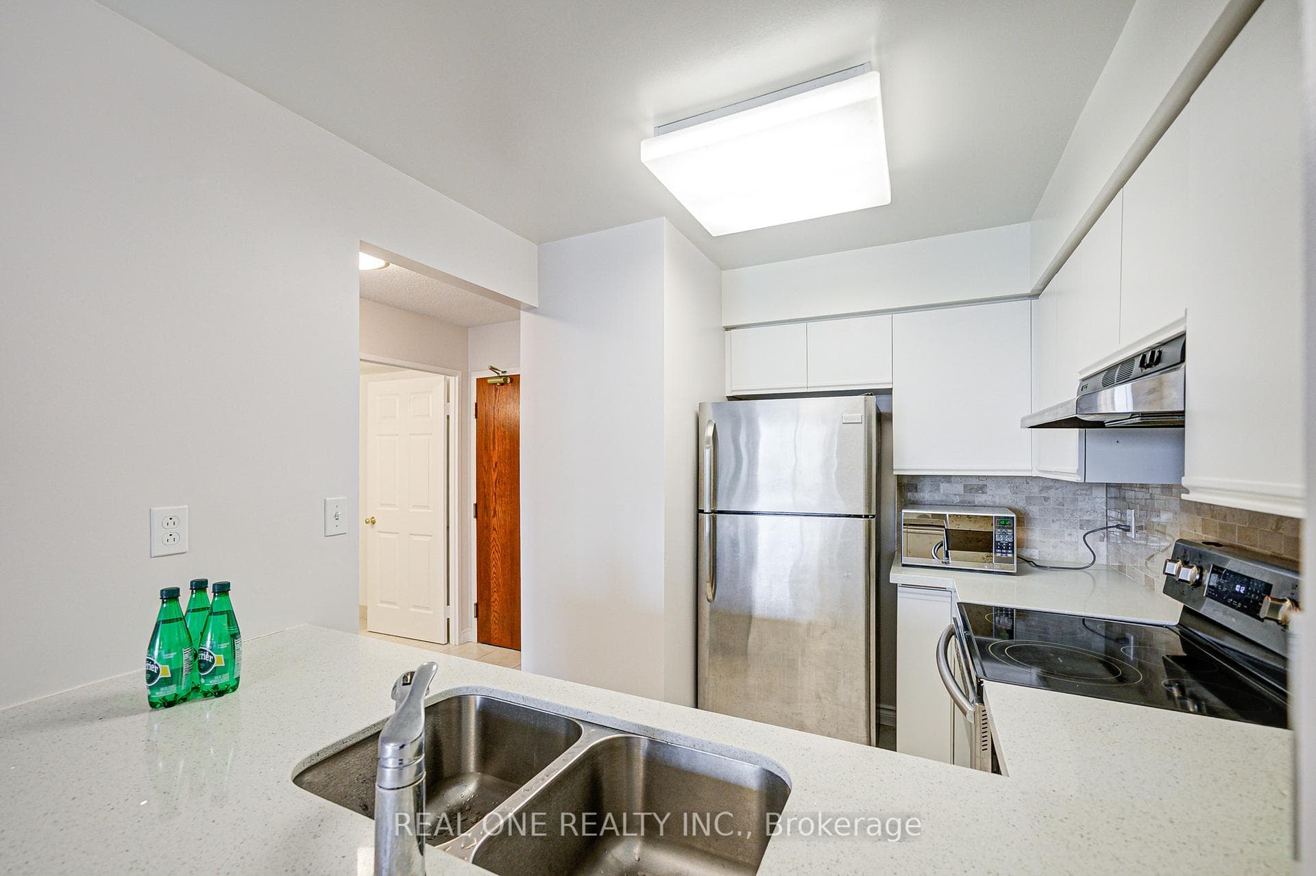 35 Empress Avenue Unit 901 photo 9