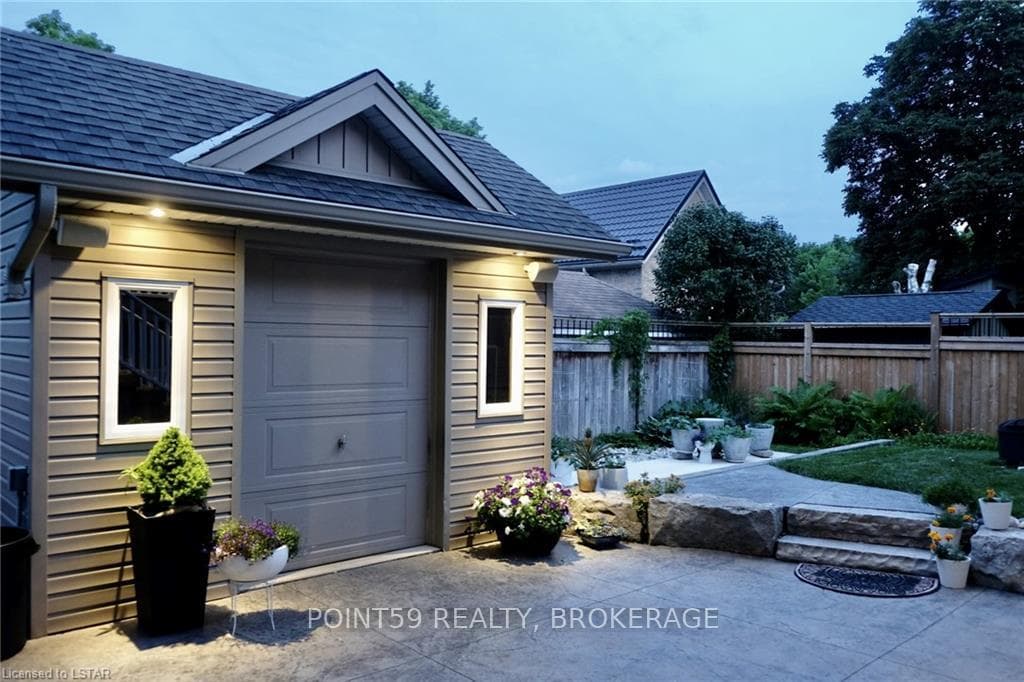 141 NELSON Street photo 39