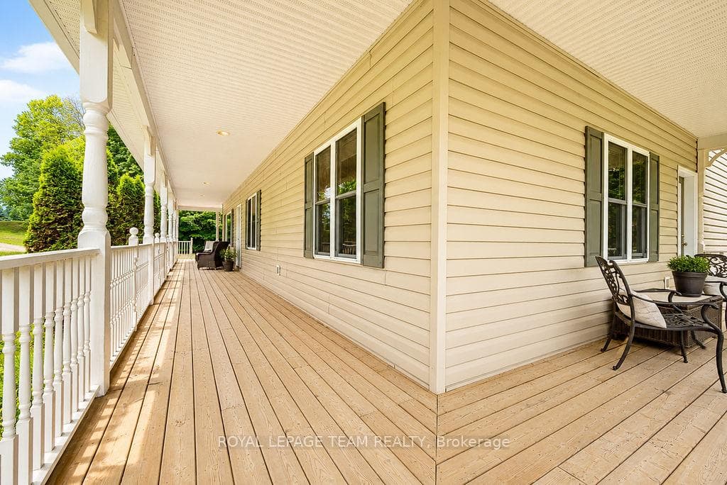 698 BARRYVALE Road photo 8