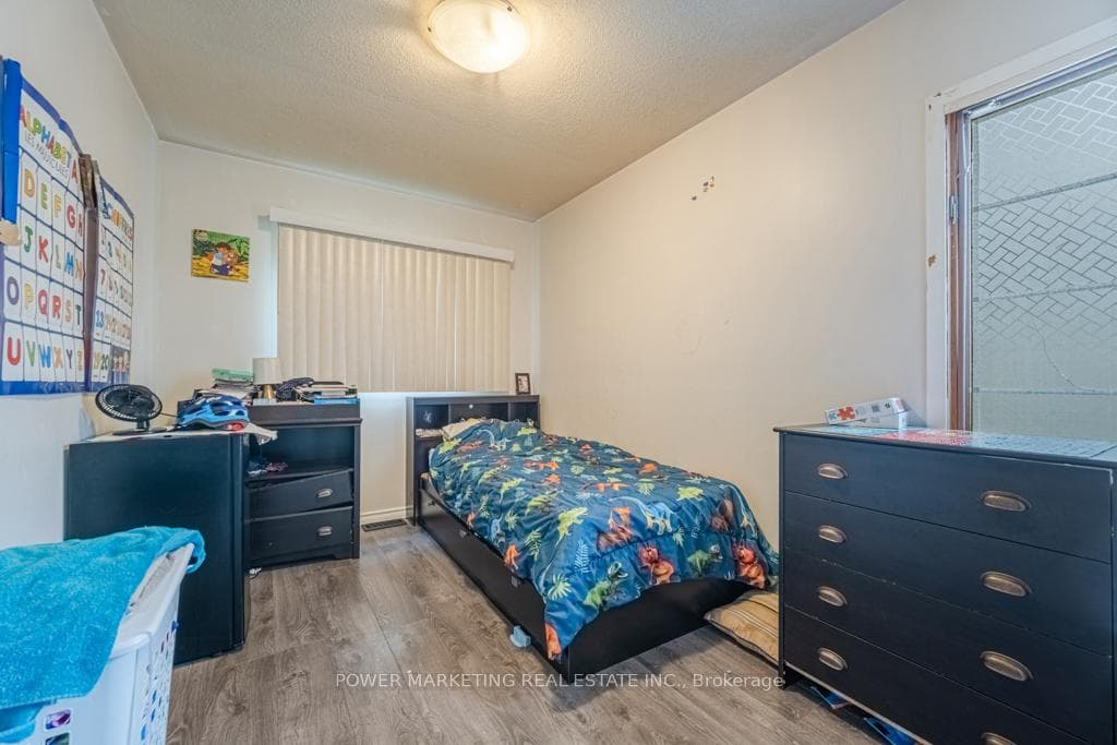 334 TULIP Crescent photo 16