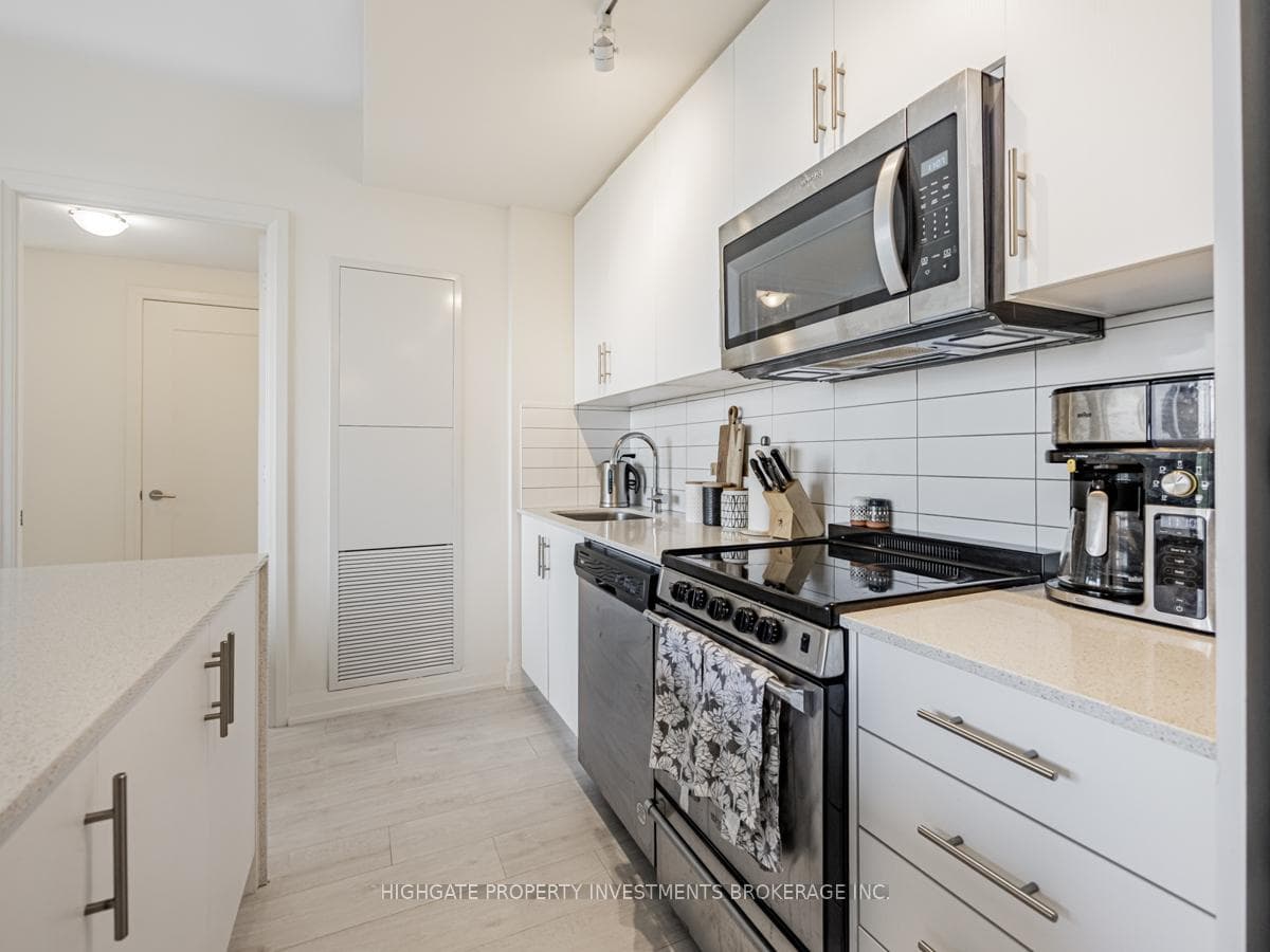 509 Dundas Street Unit 403 photo 8
