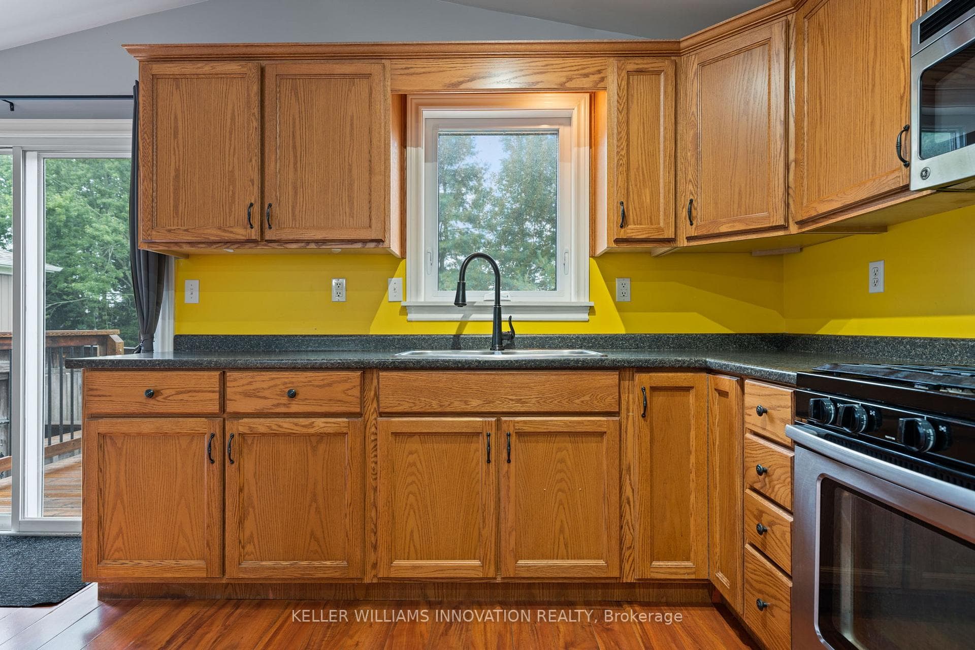 823 Main Street photo 9