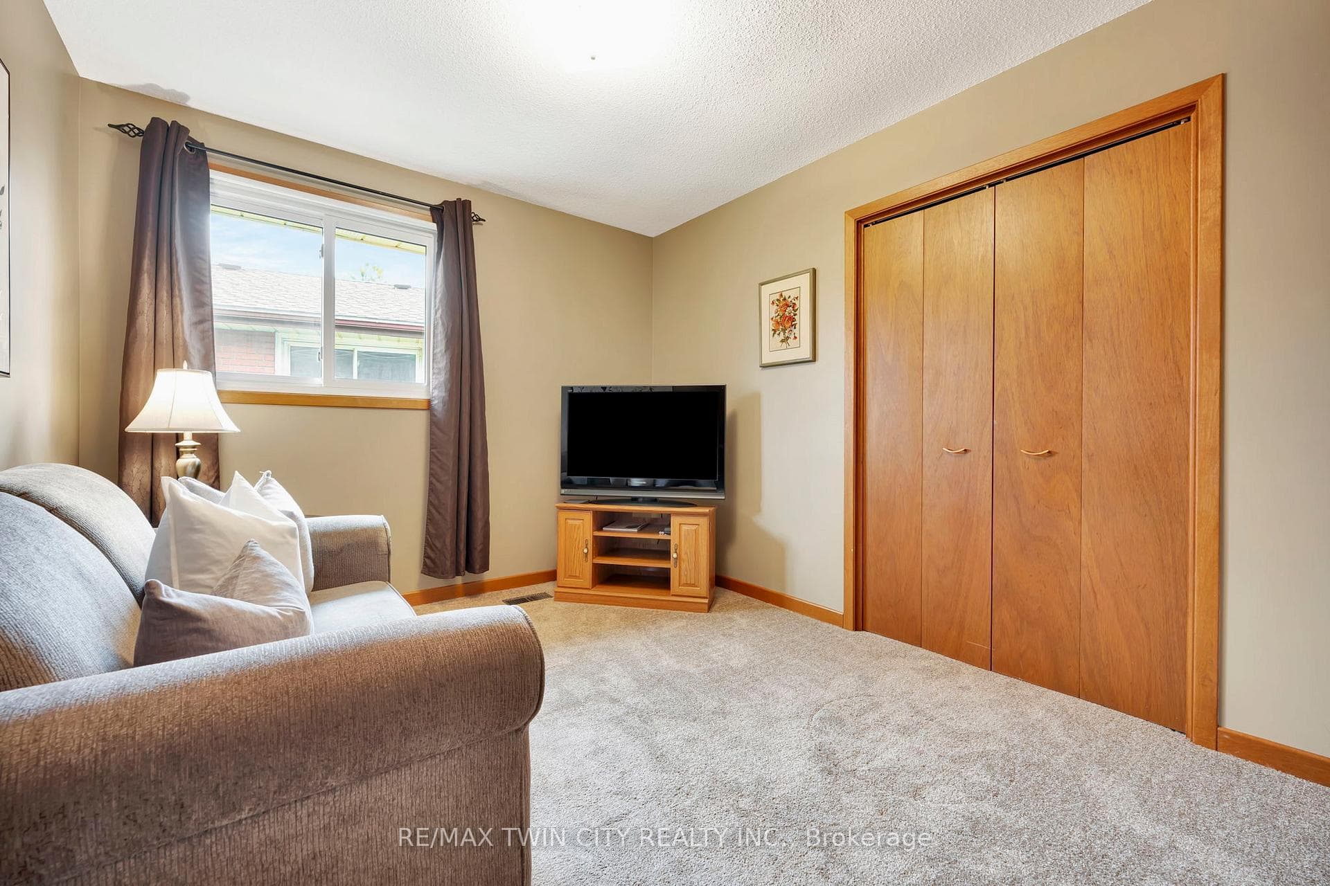 438 Lampman Place photo 16