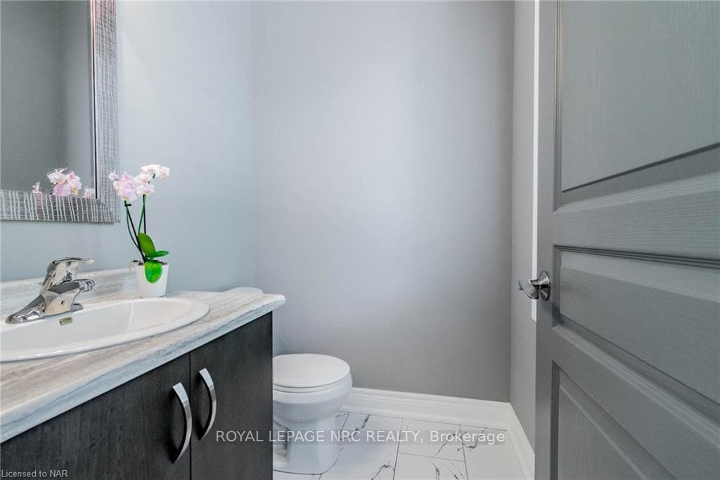 608 Simcoe Street Unit 7 photo 5