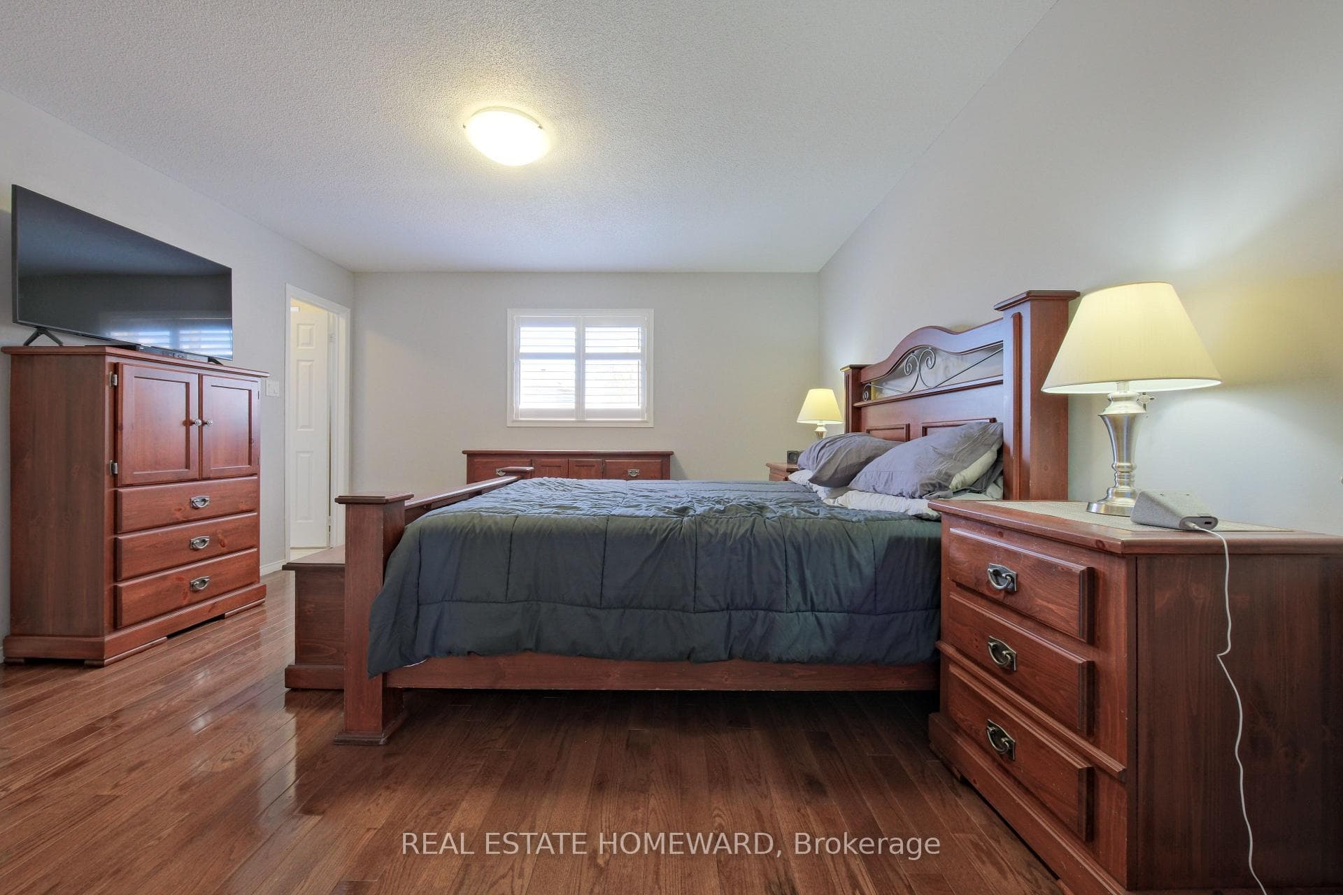 1283 Vincent Crescent photo 21