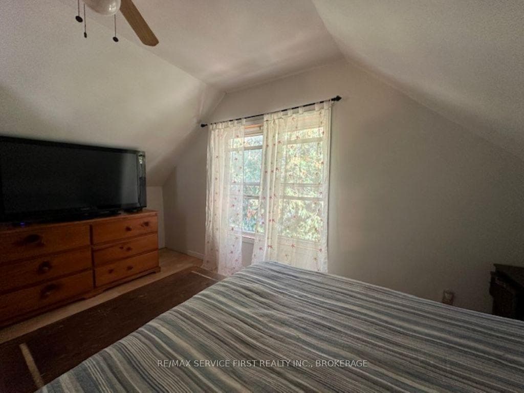 22 KING ST E N/A photo 21