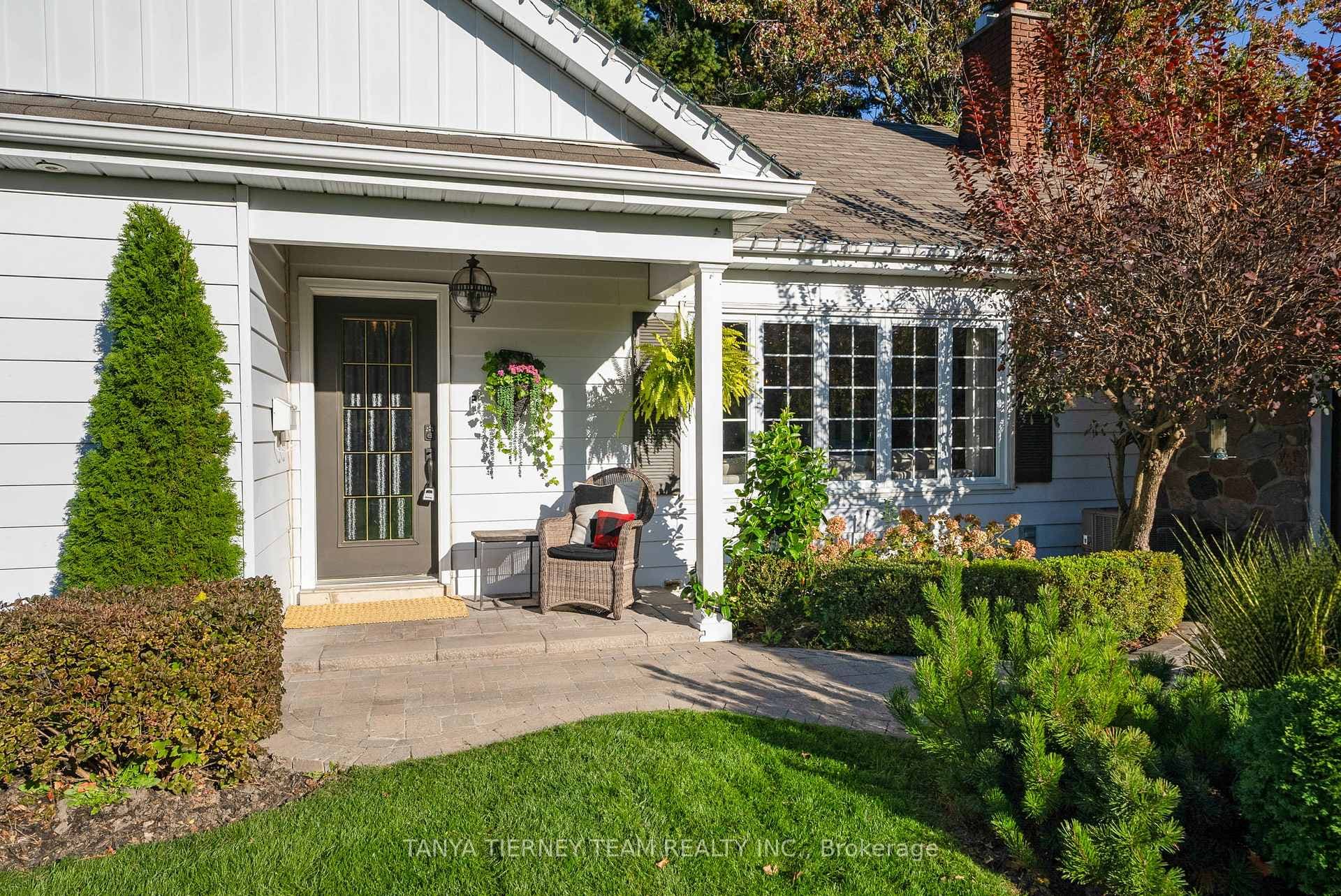 781 Masson Street photo 4