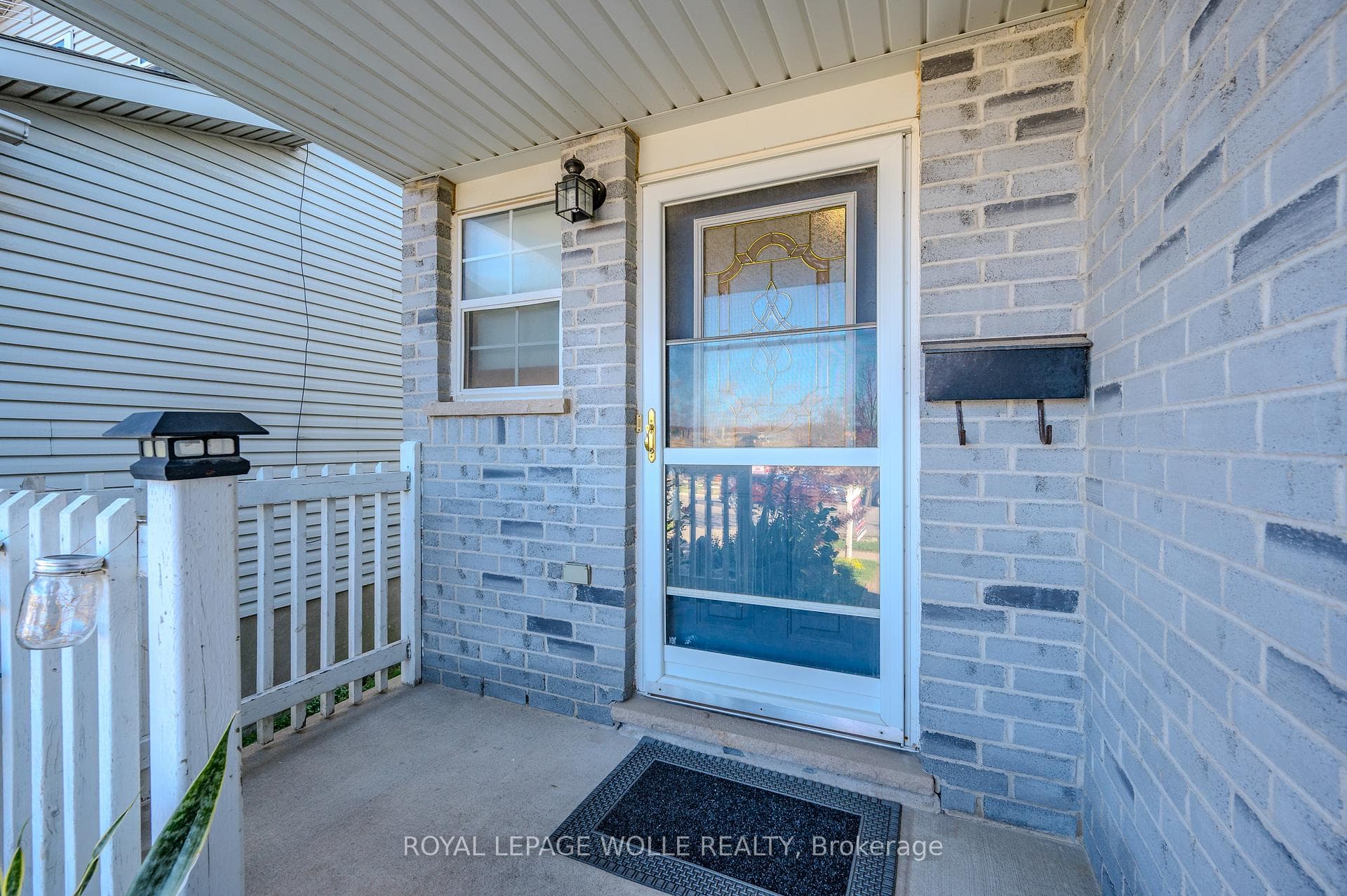 429 Erinbrook Drive photo 4