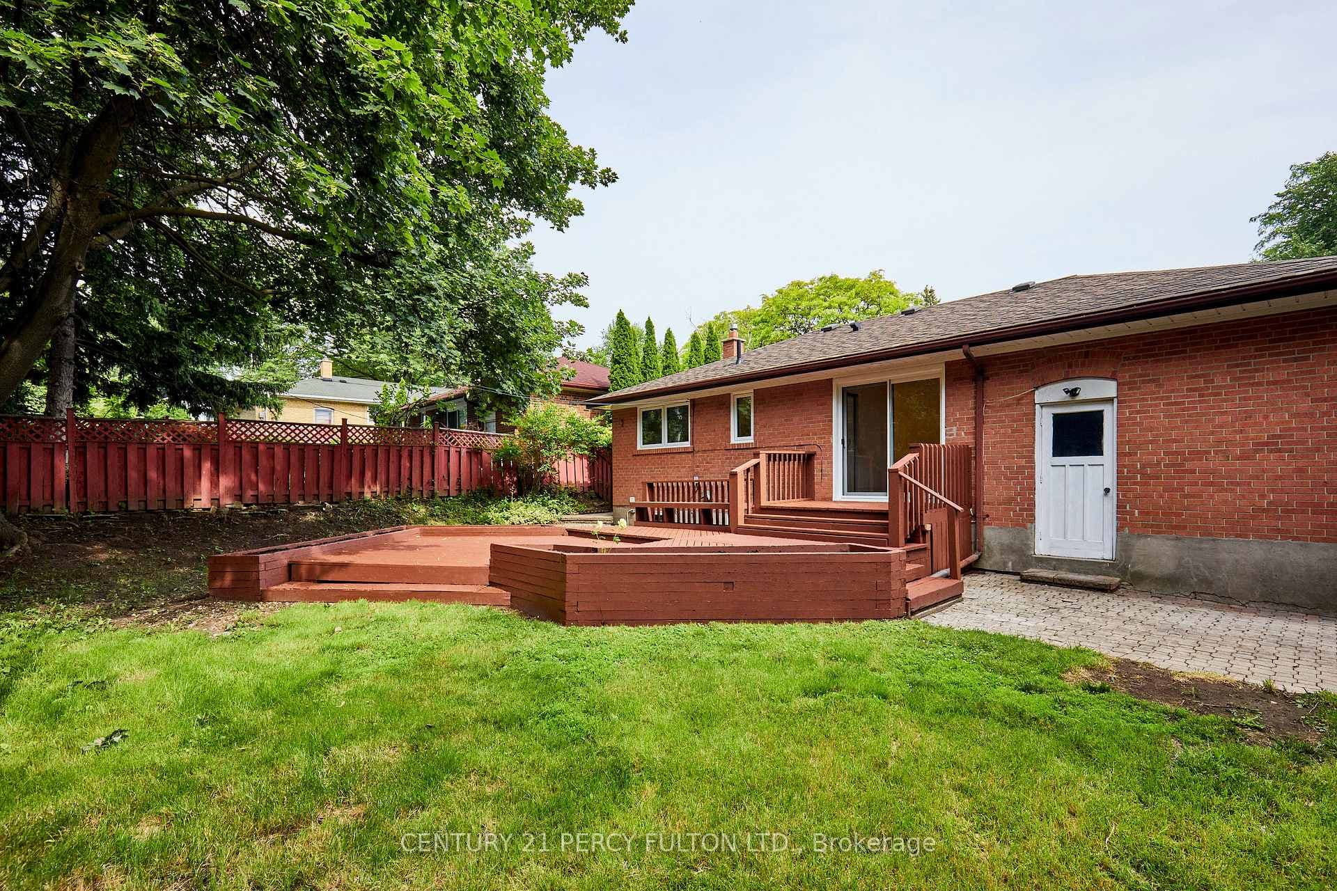 56 Broadlands Boulevard photo 36