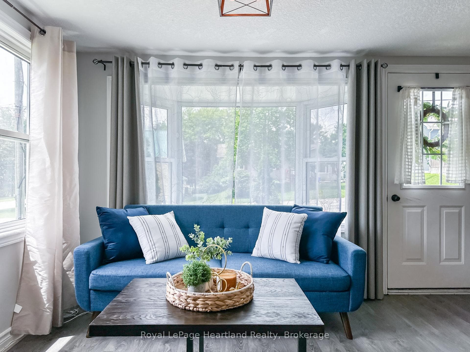 576 Queen Street photo 10