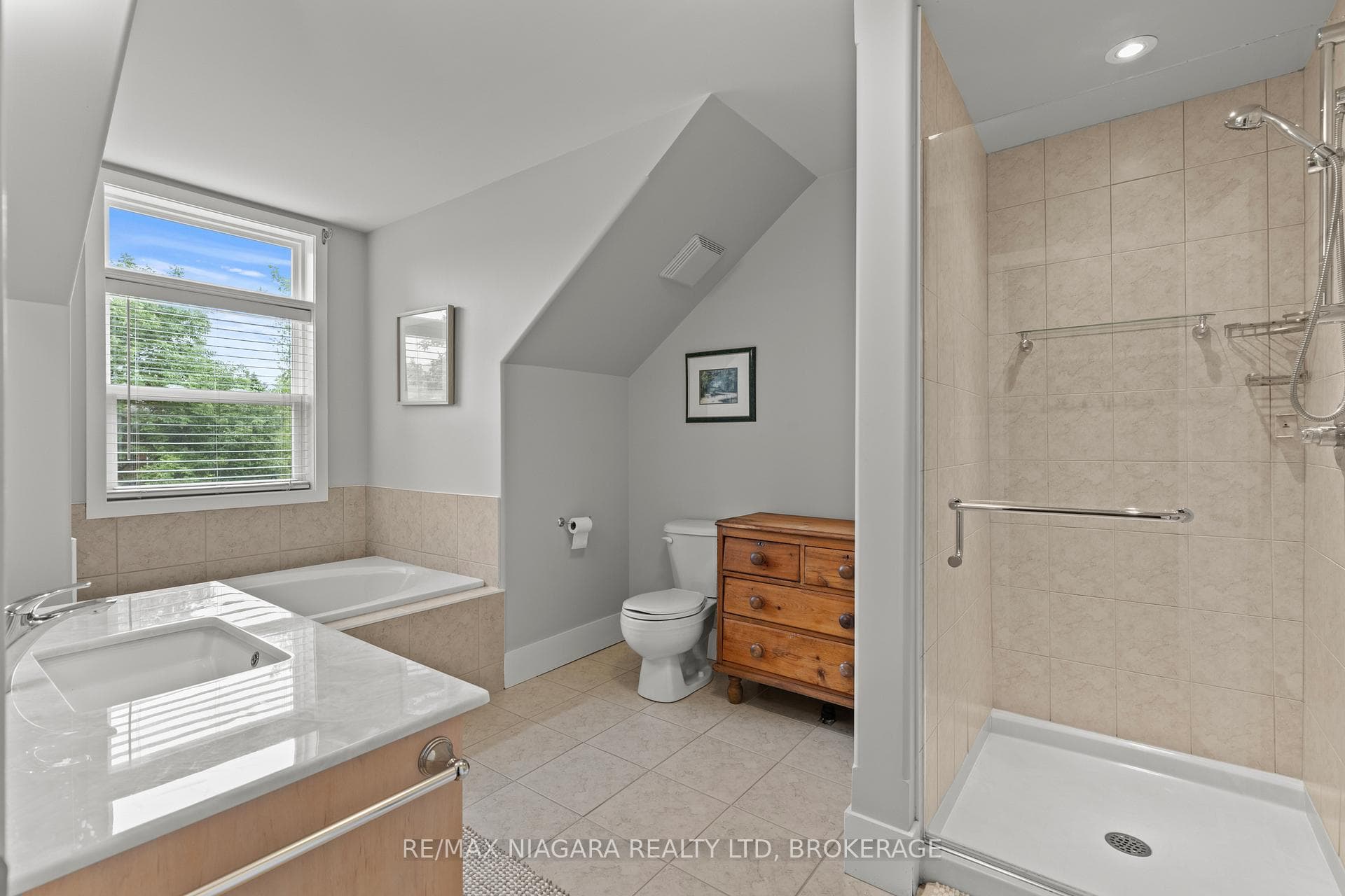 481 Victoria Street Unit 3 photo 23