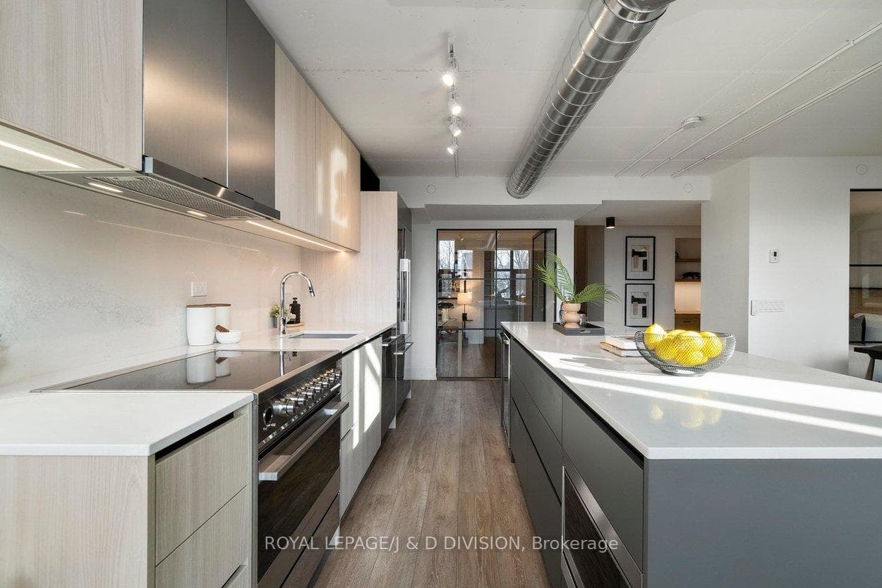 150 Logan Avenue Unit 409 photo 13