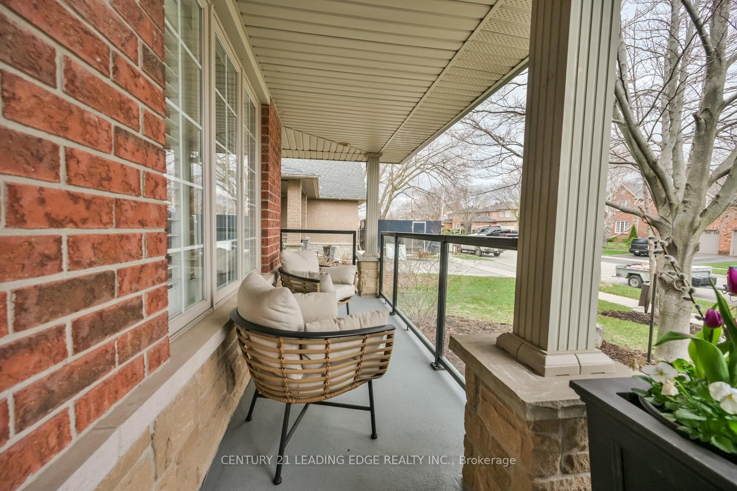 2172 Headon Road photo 4