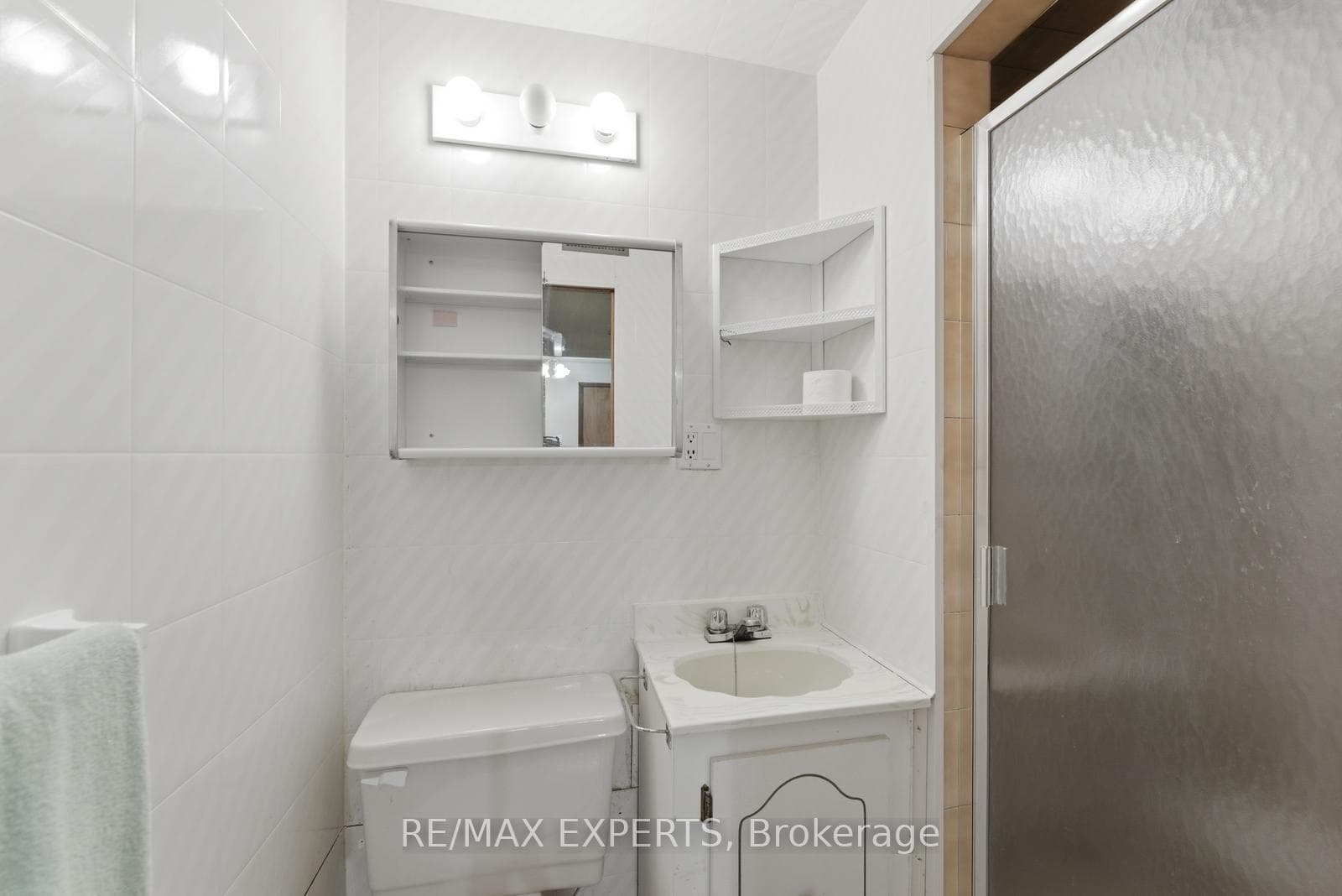128 Kaiser Drive photo 33