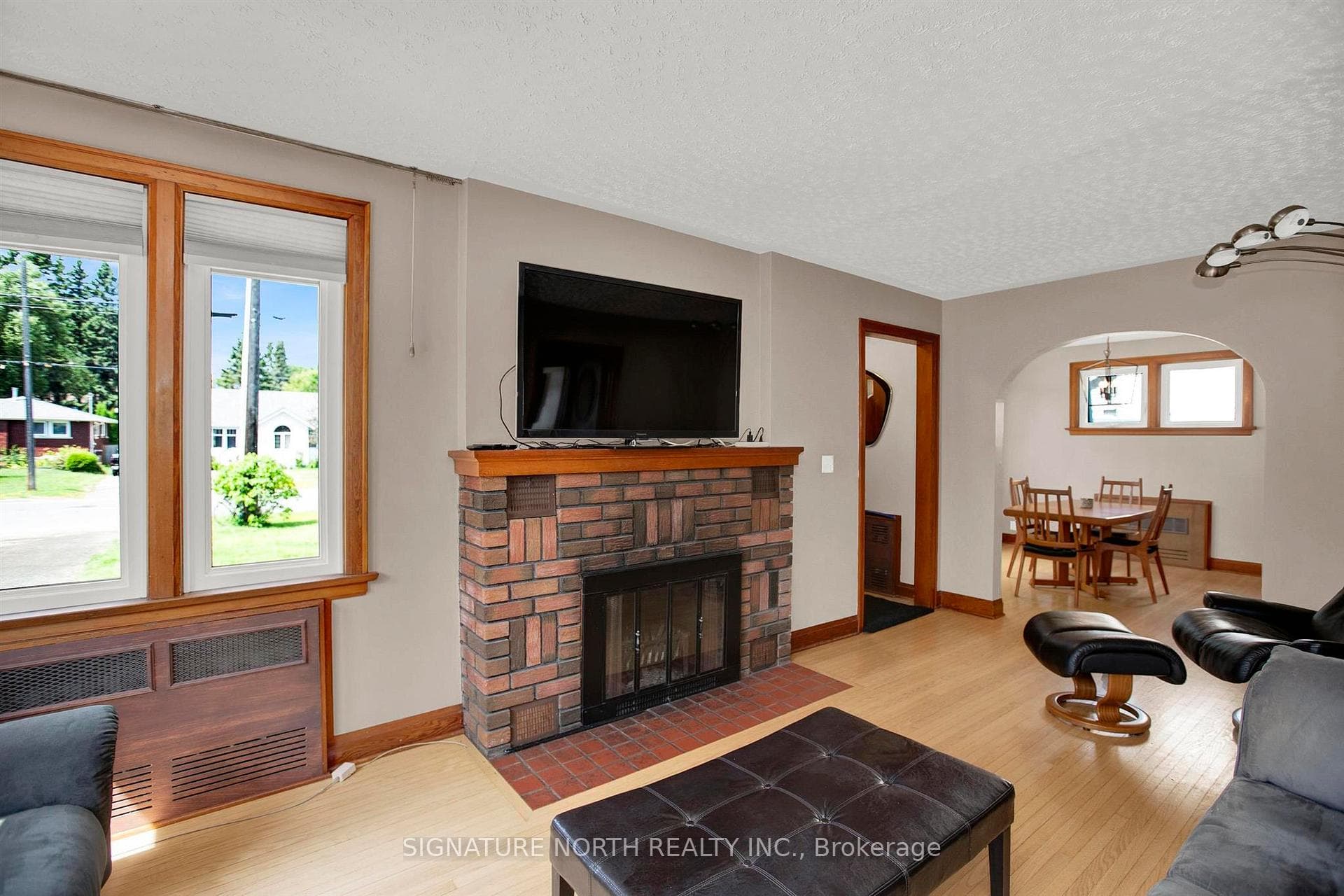 409 Algoma Street photo 16