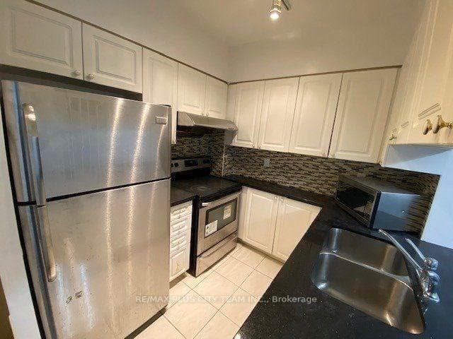 887 Bay Street Unit 705 photo 3