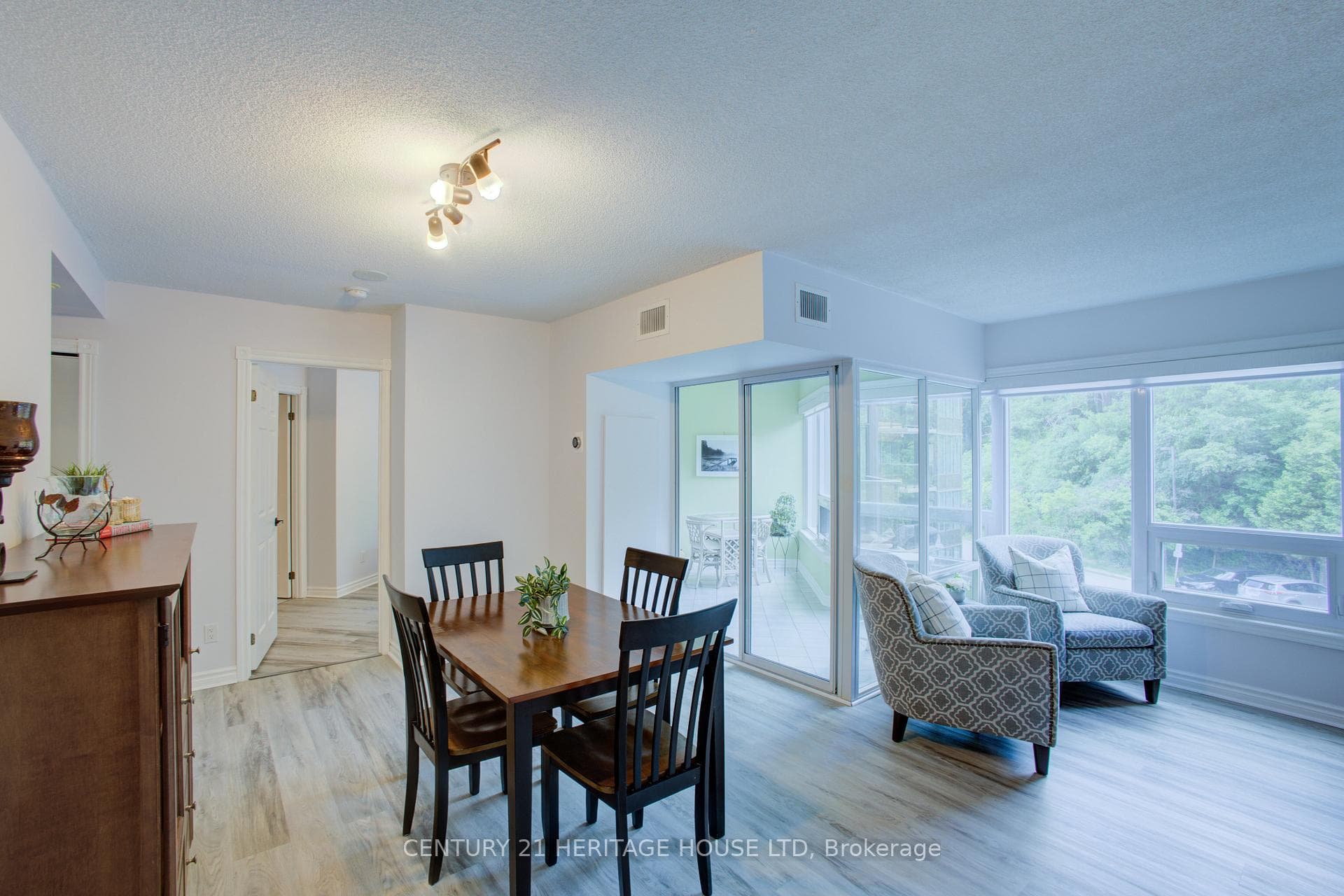 237 King Street Unit 305 photo 4