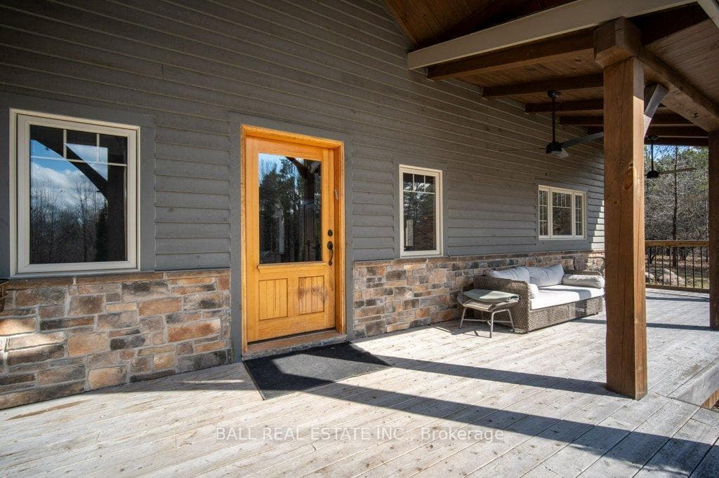 1069 Maria Street photo 5