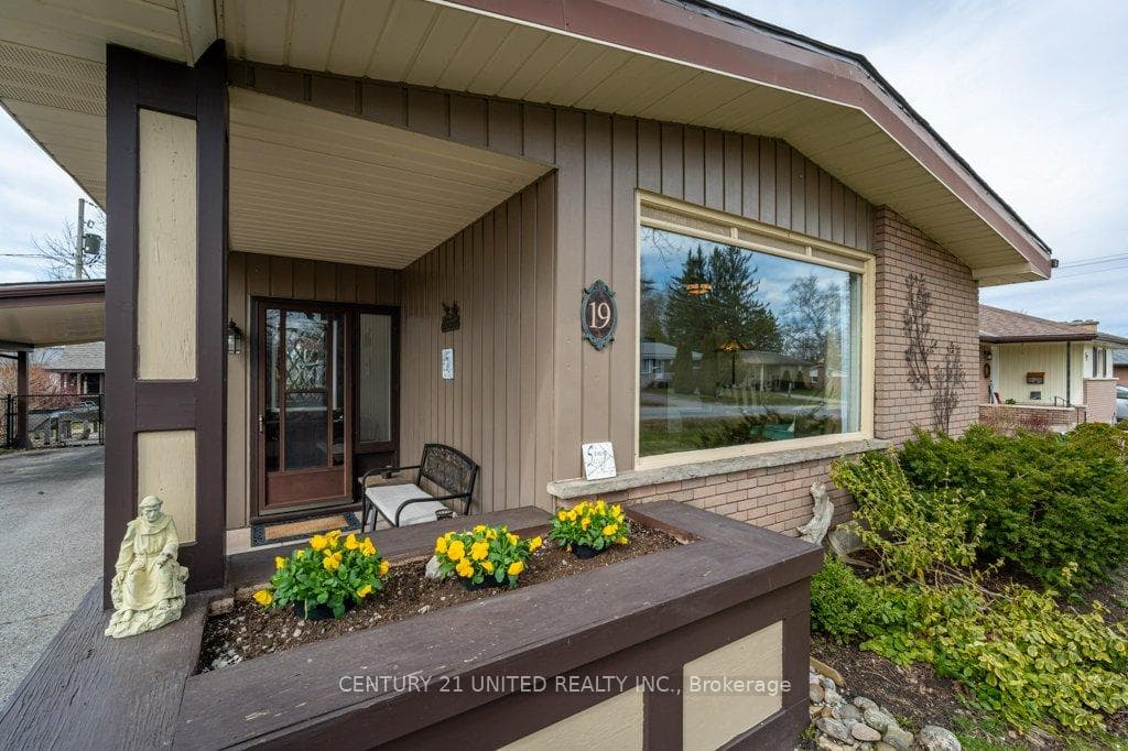 19 Kawartha Drive photo 2