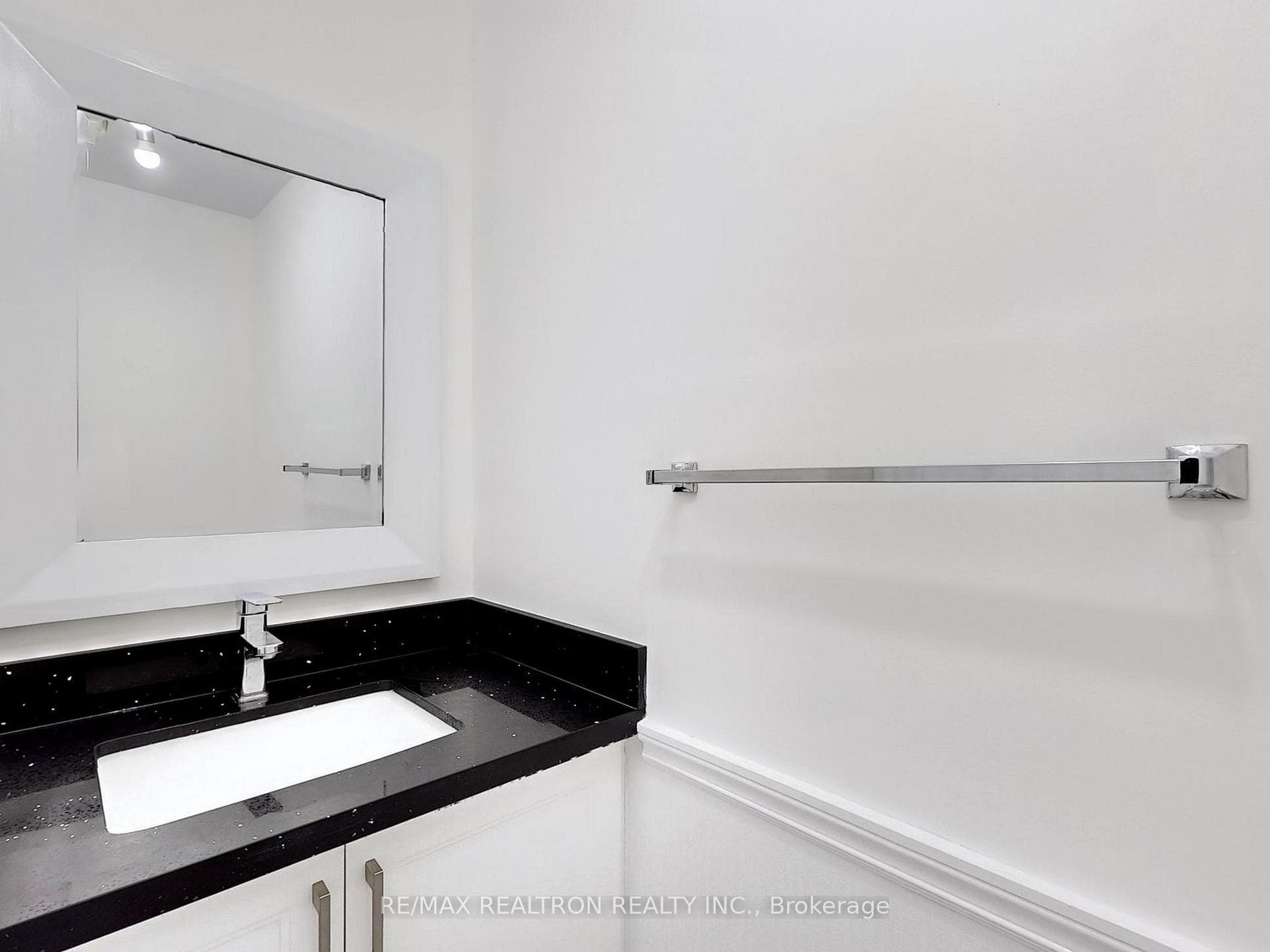 328 Bristol Crescent photo 12