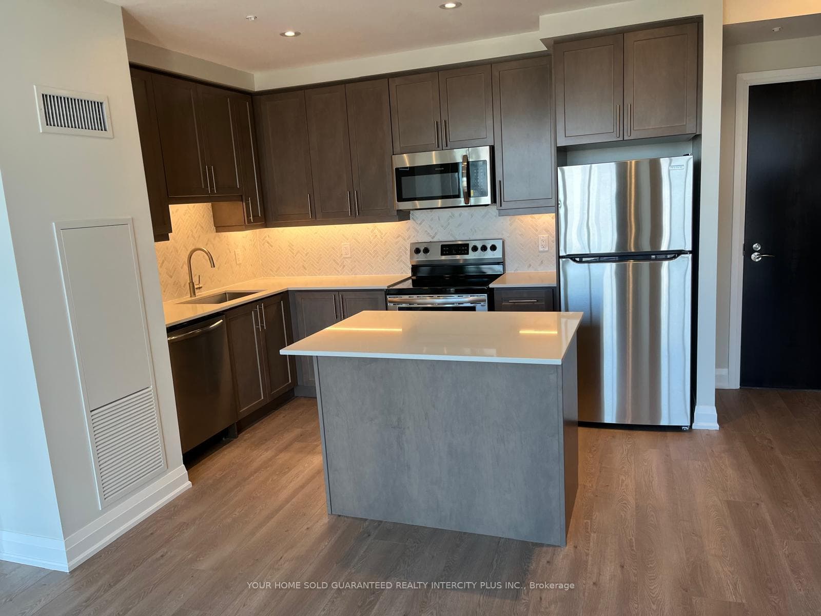 15 Lynch Street Unit 1405 photo 3