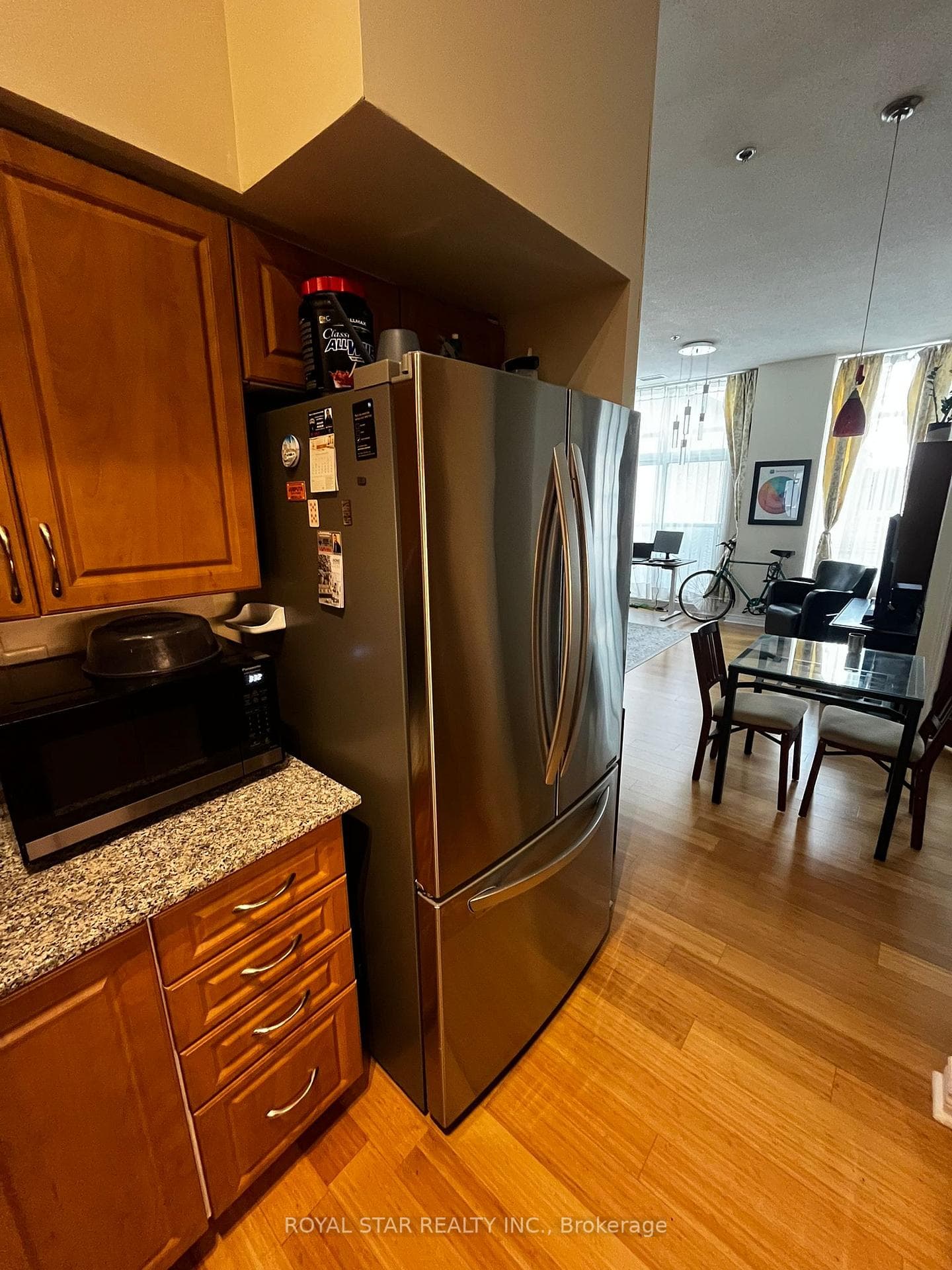 225 Wellesley Street Unit 104 photo 4